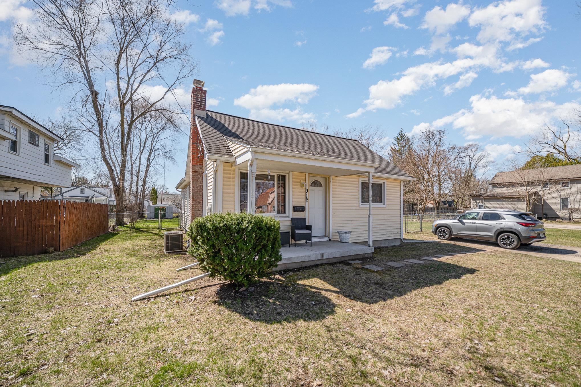 912 E Andre Street Property Photo 1