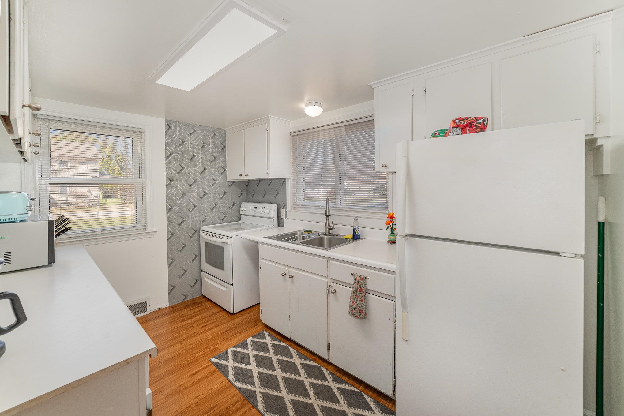 912 E Andre Street Property Photo 8