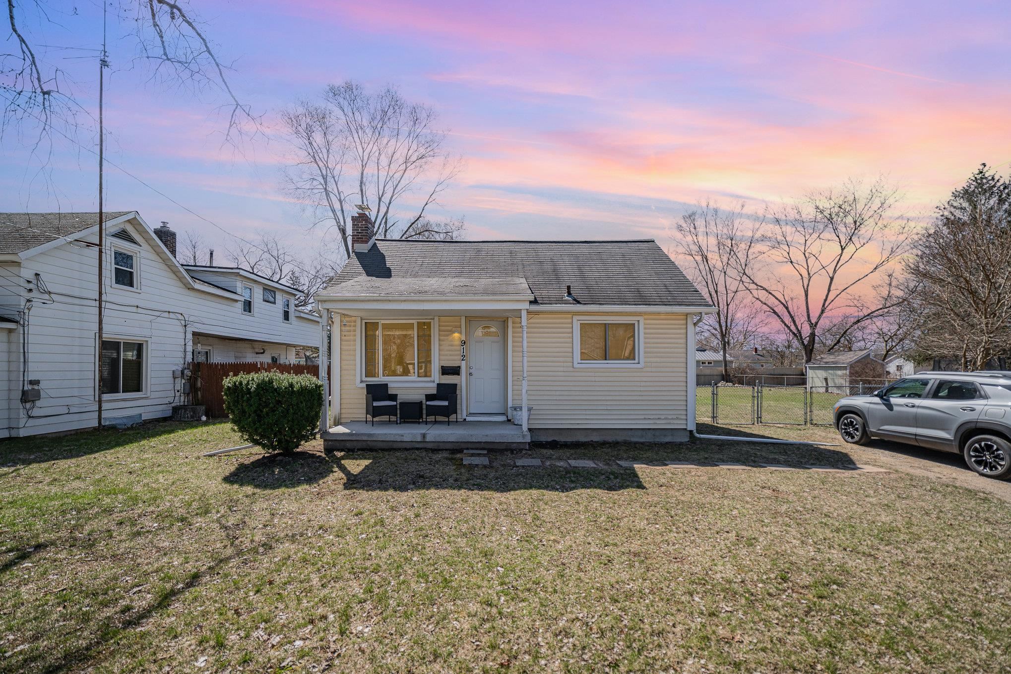 912 E Andre Street Property Photo 17