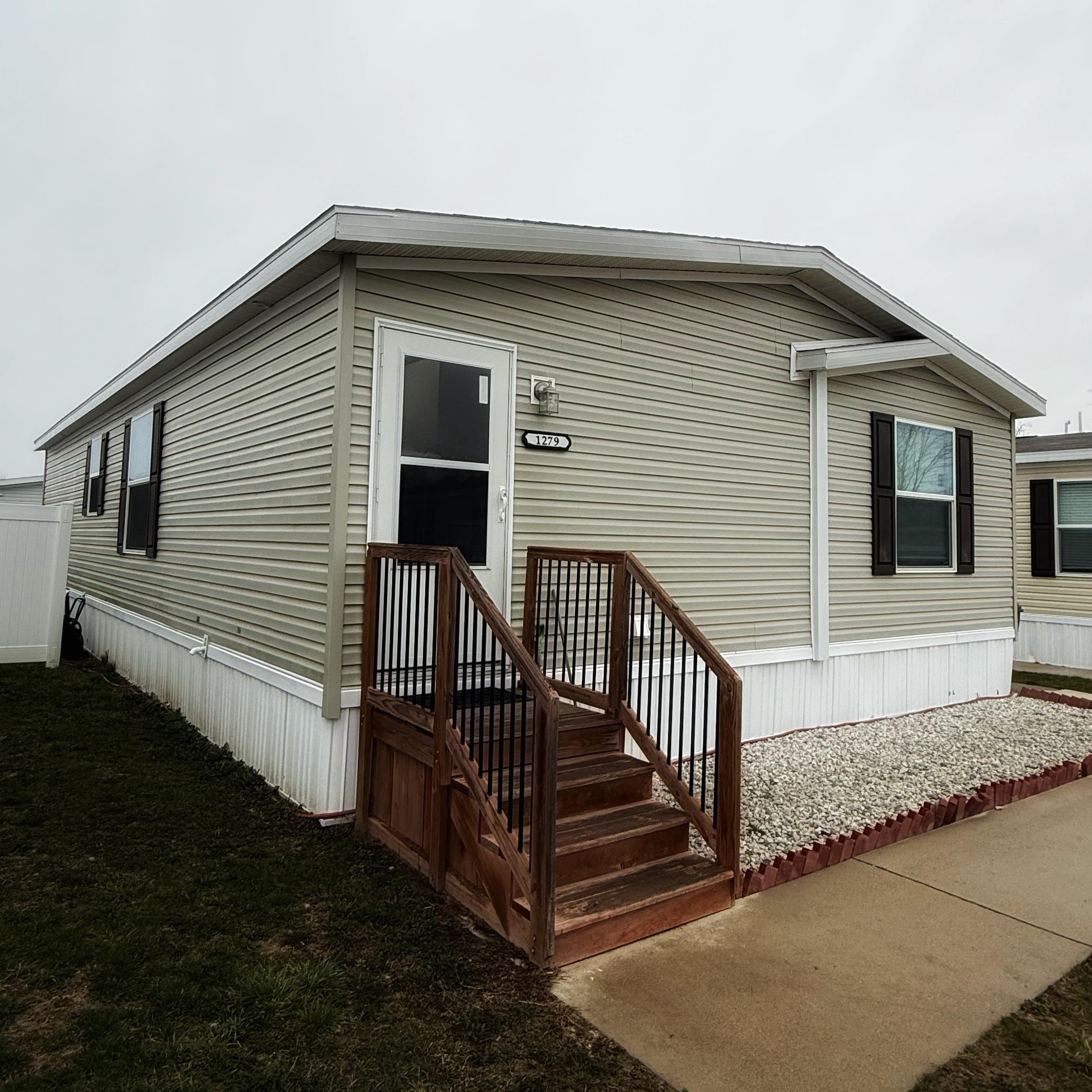 1279 Beacon Hill Court Property Photo 1