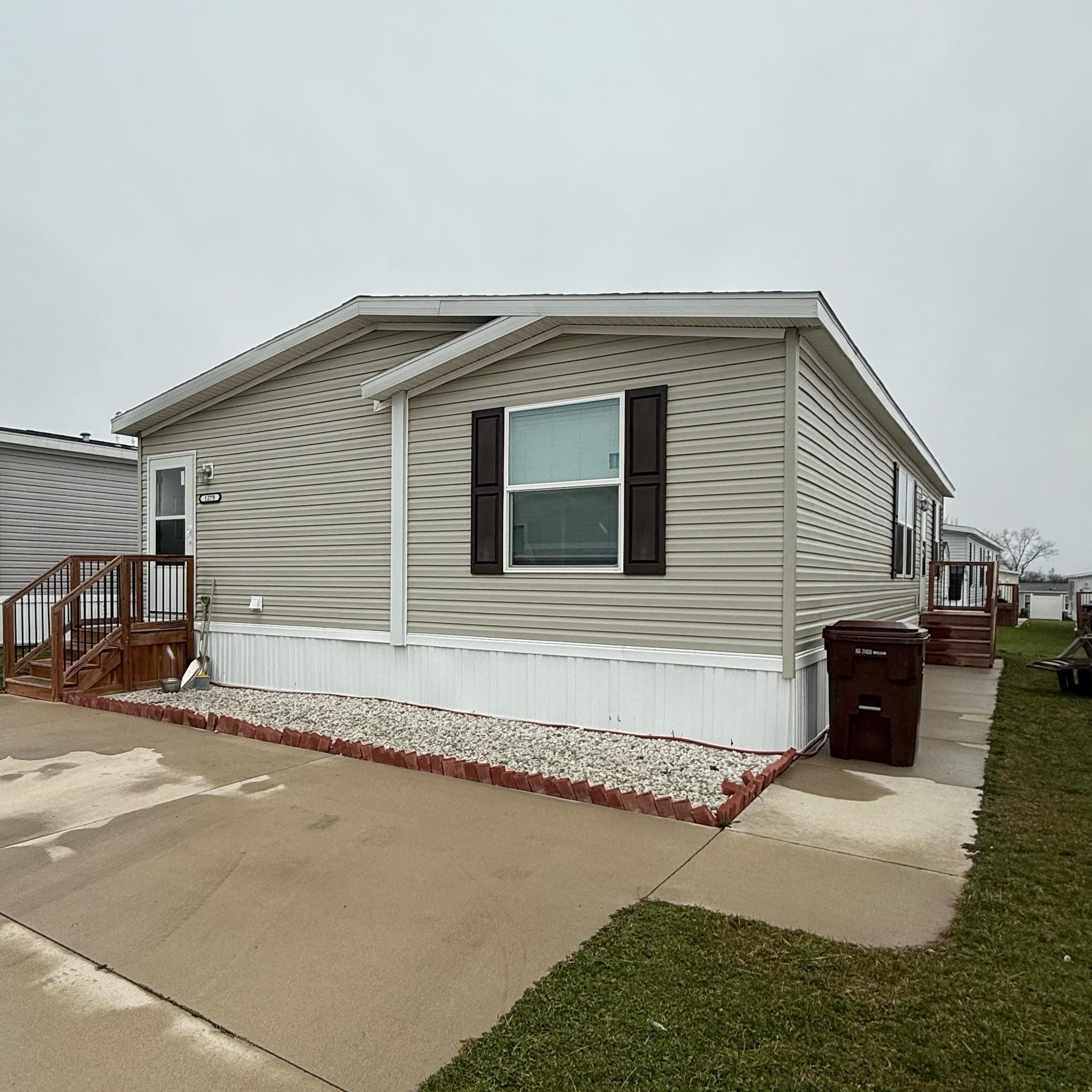 1279 Beacon Hill Court Property Photo 2