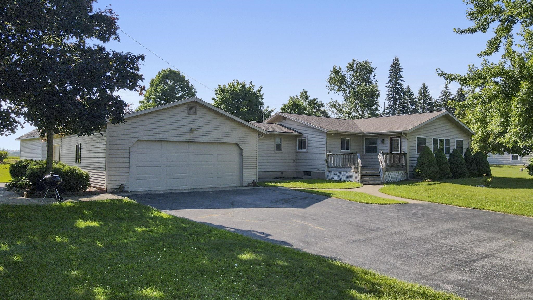 8144 Cairn Highway Property Photo 1