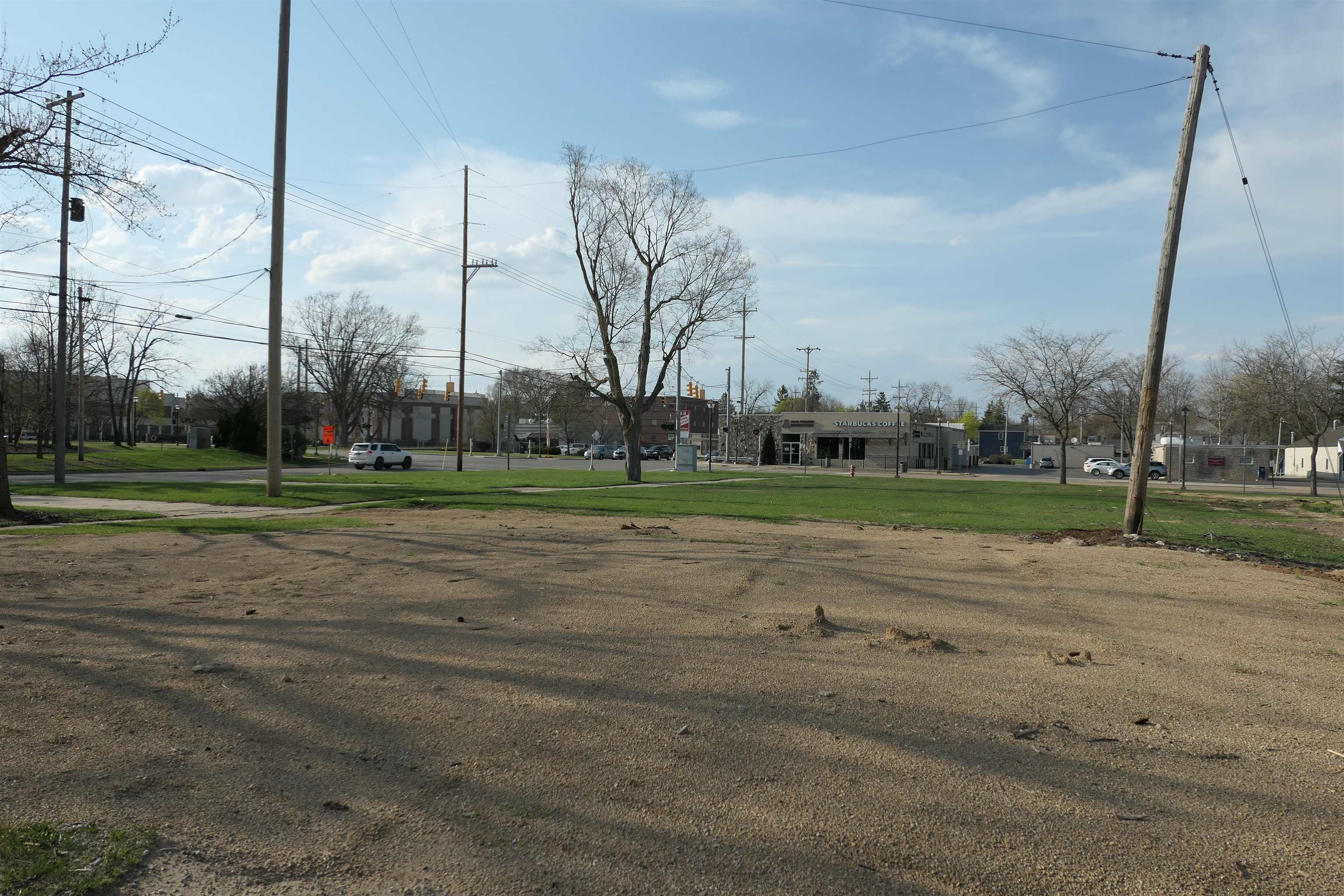 323 W Superior Street Property Photo 2