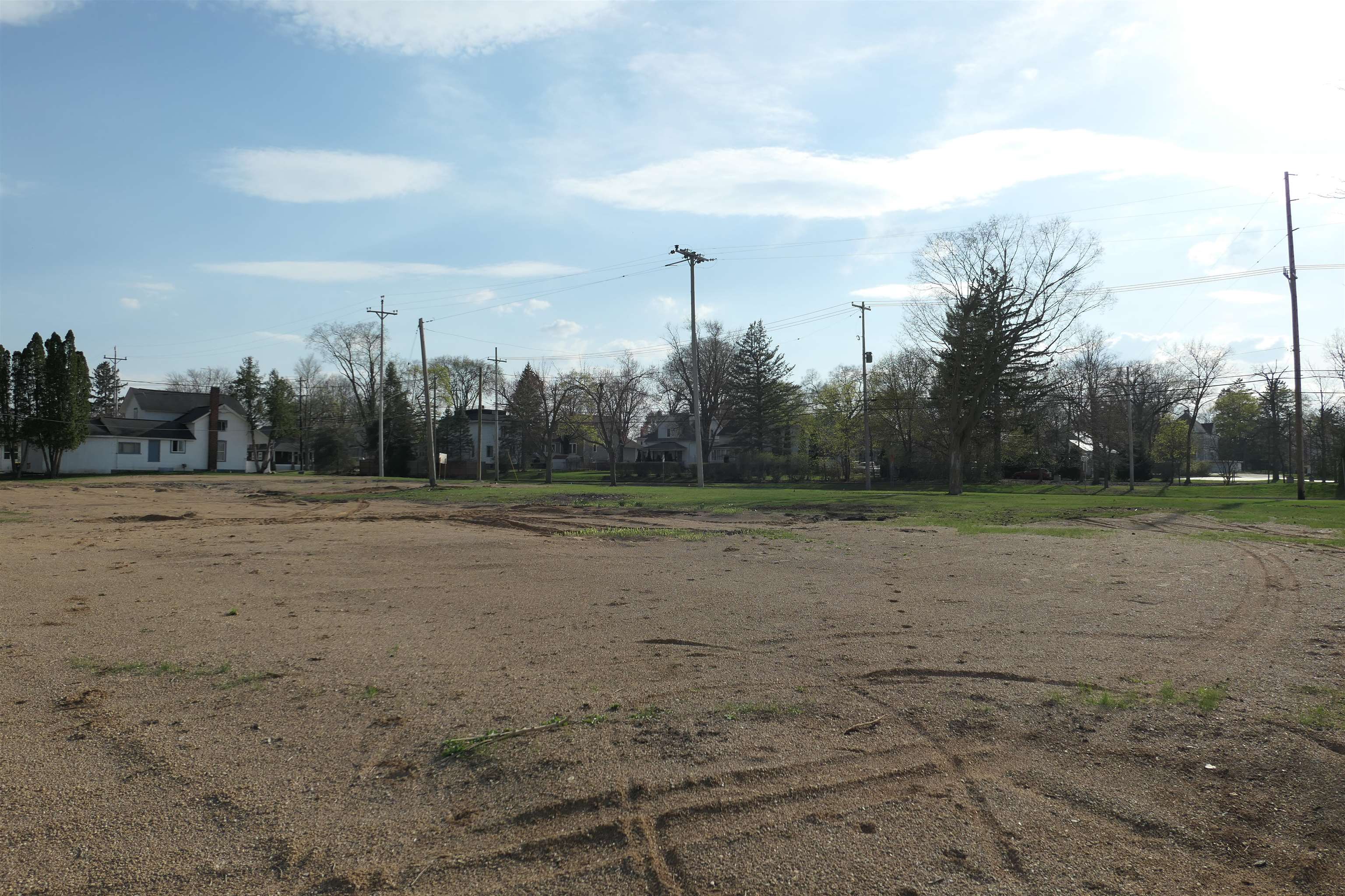 323 W Superior Street Property Photo 9