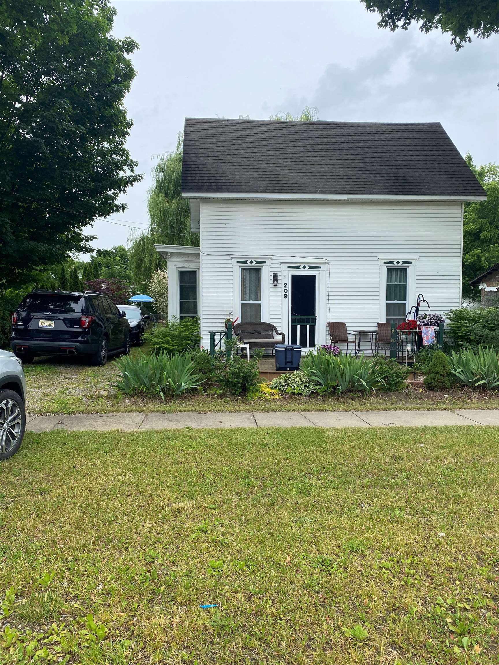 209 N Pine Street Property Photo 1