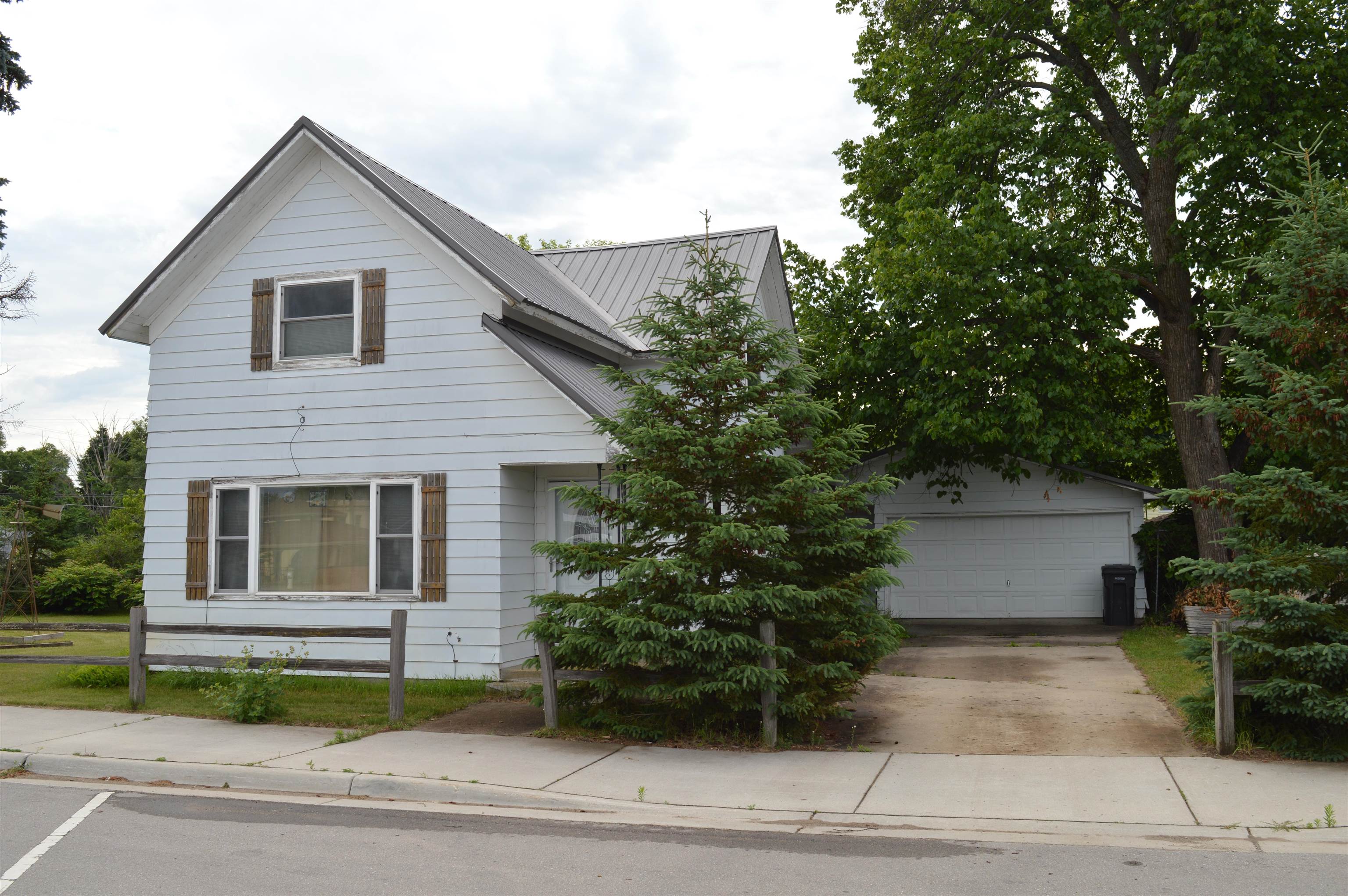 307 Maple Street Property Photo 1