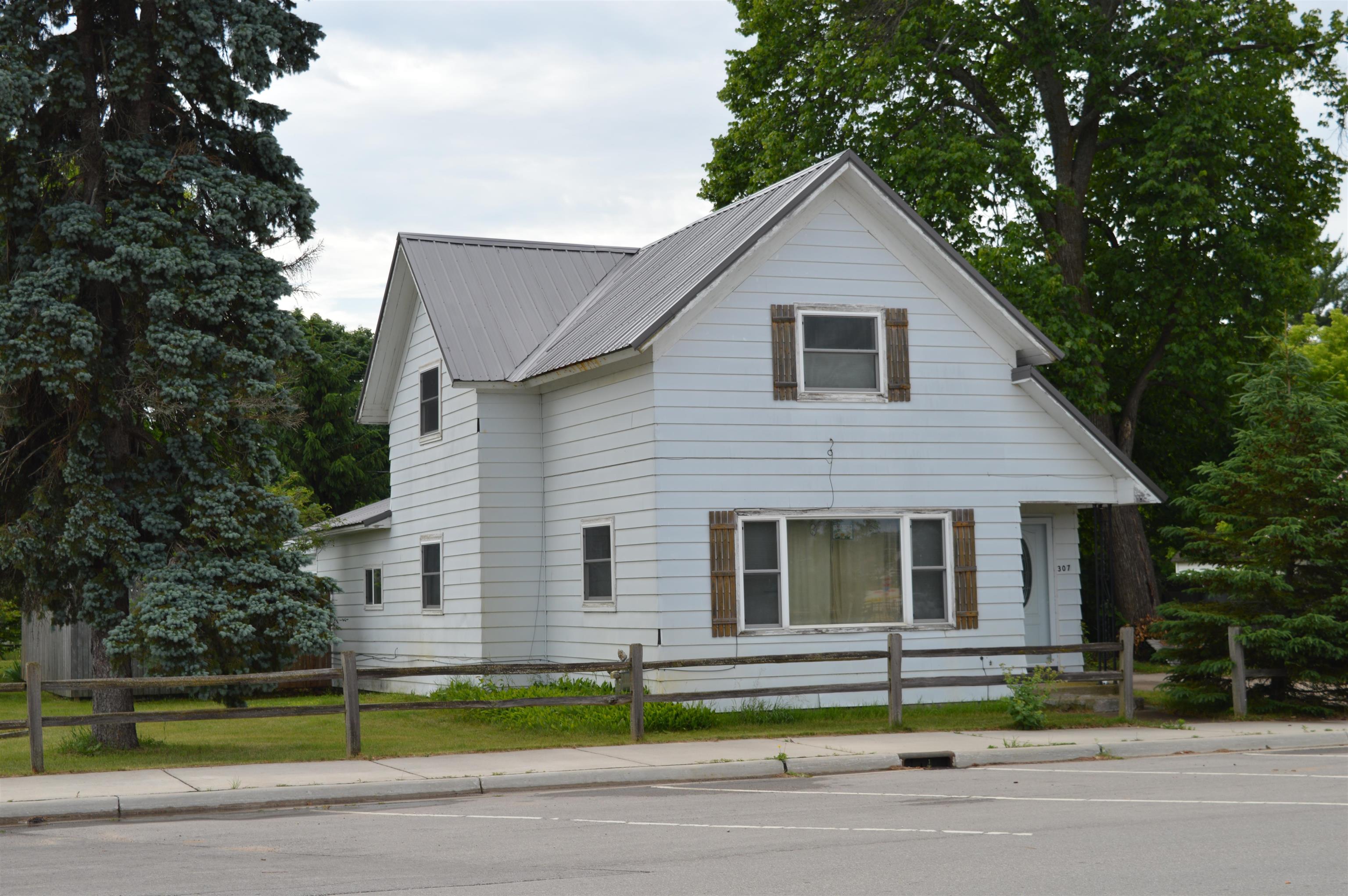 307 Maple Street Property Photo 2
