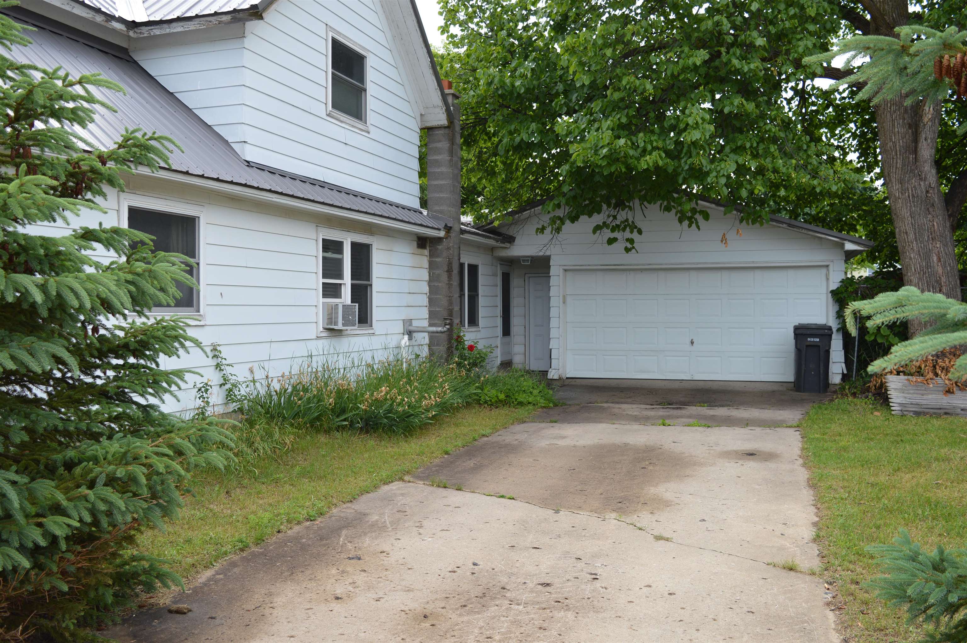 307 Maple Street Property Photo 3
