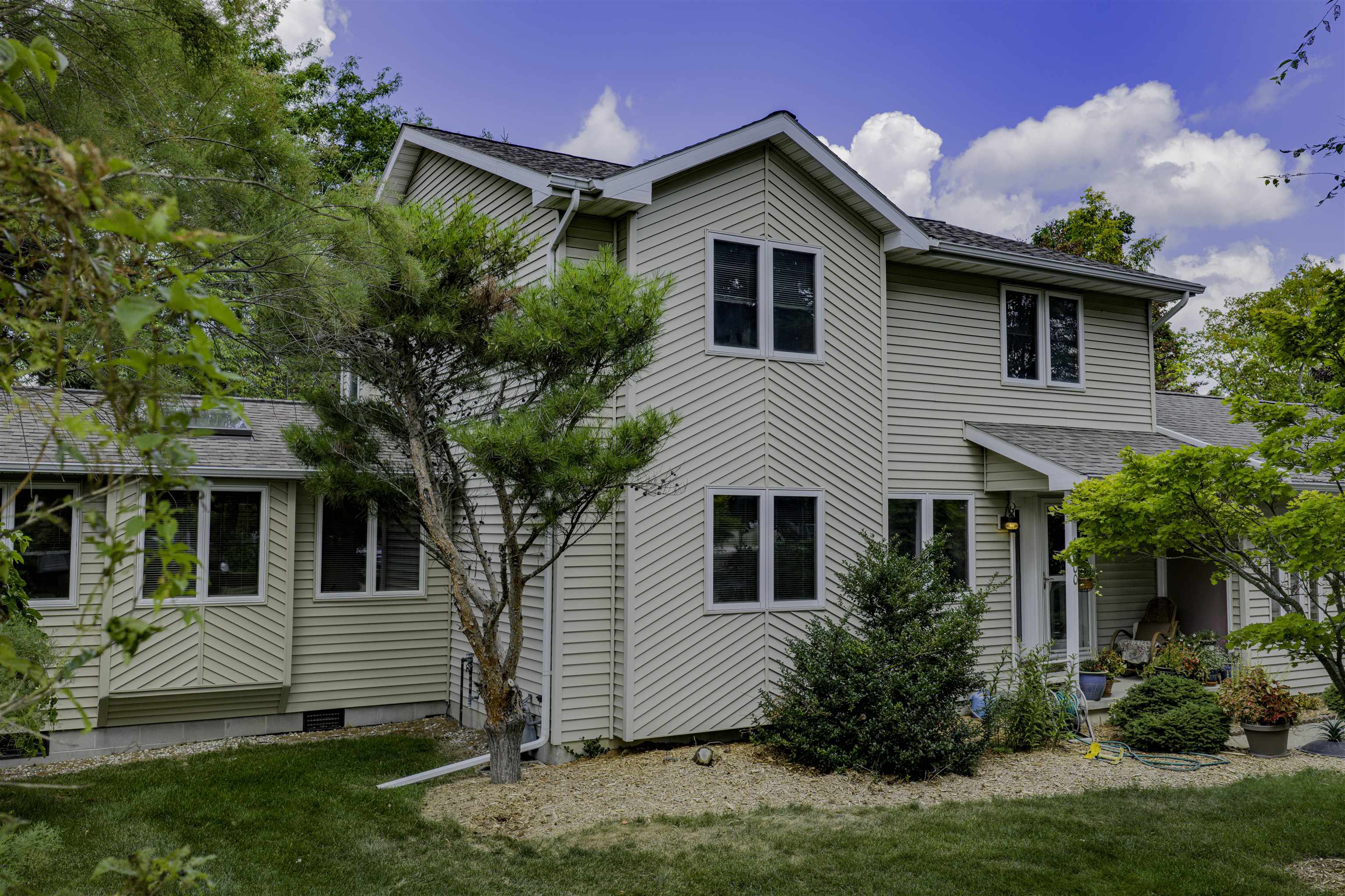 1000 Country Way Property Photo 1
