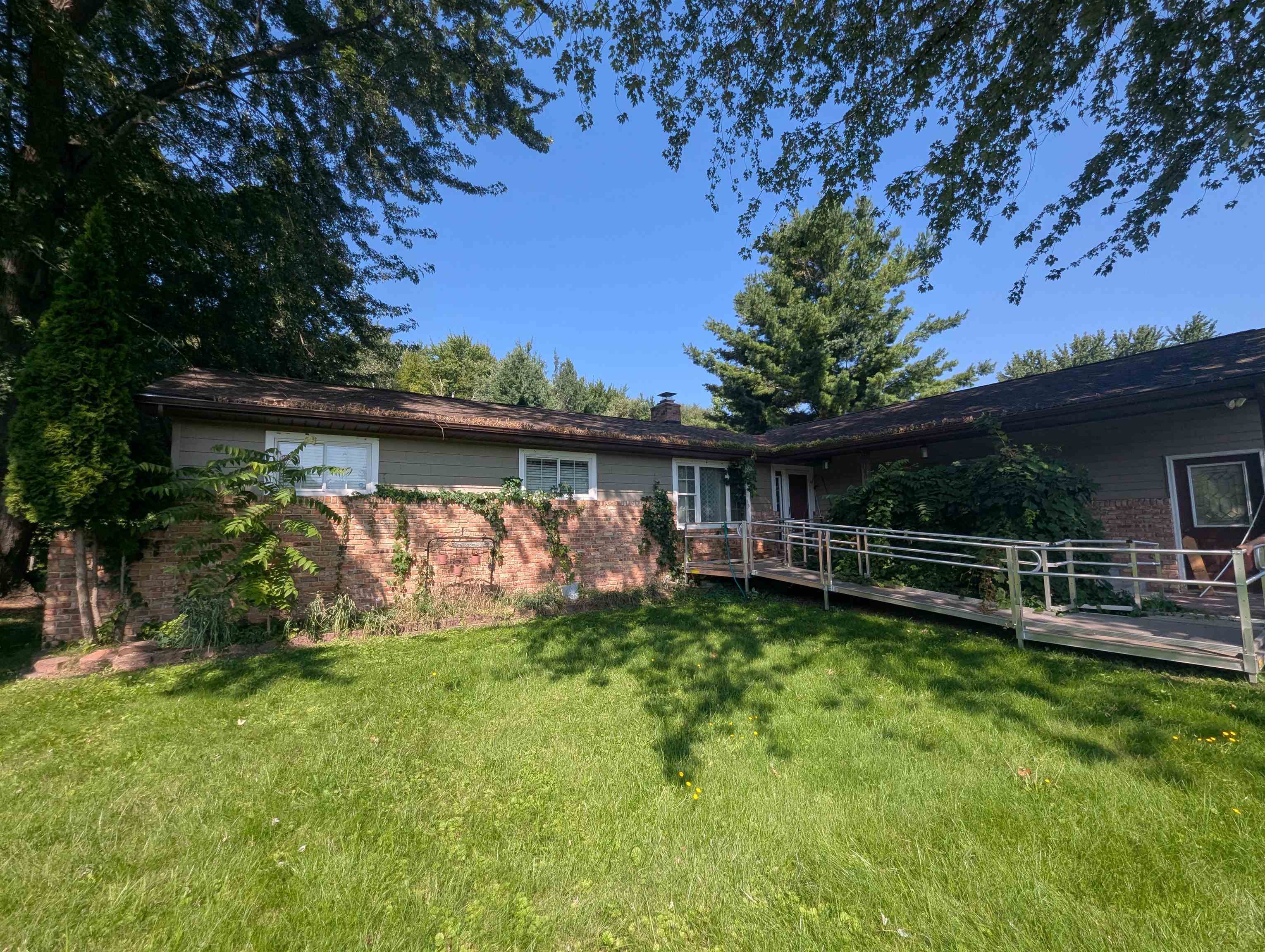 910 N Court Street Property Photo 4