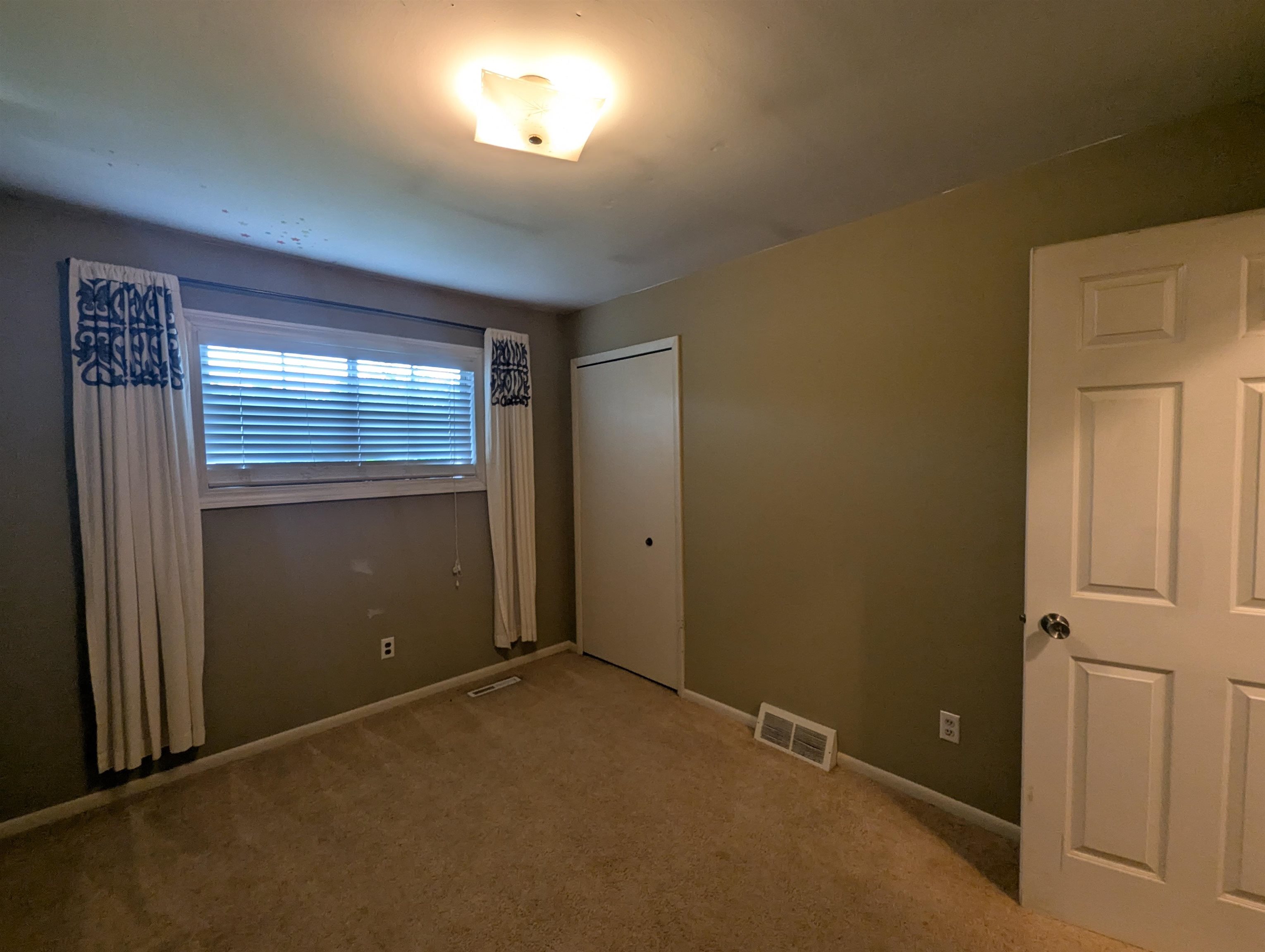 910 N Court Street Property Photo 20