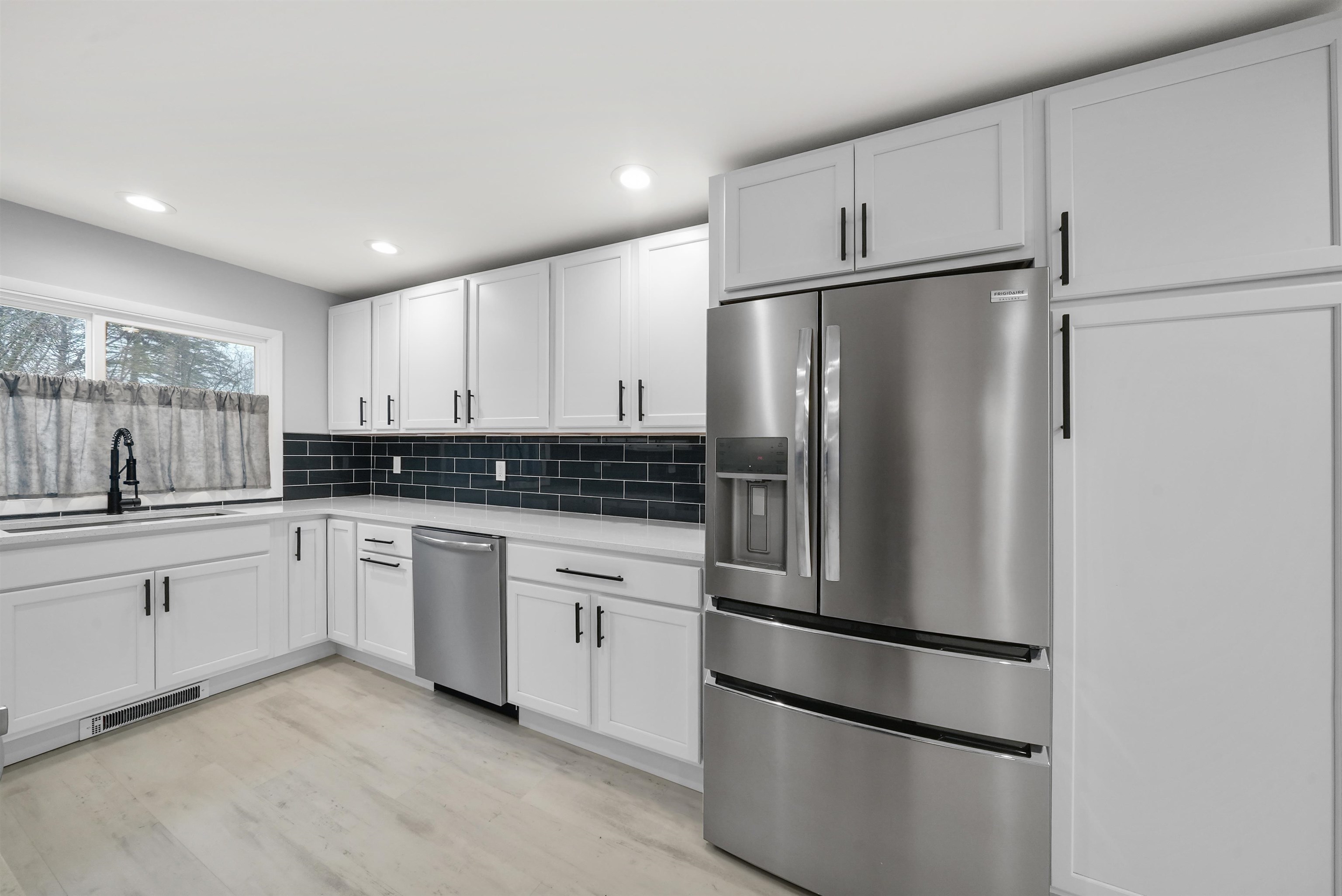 616 Lakeshore Drive Property Photo 9