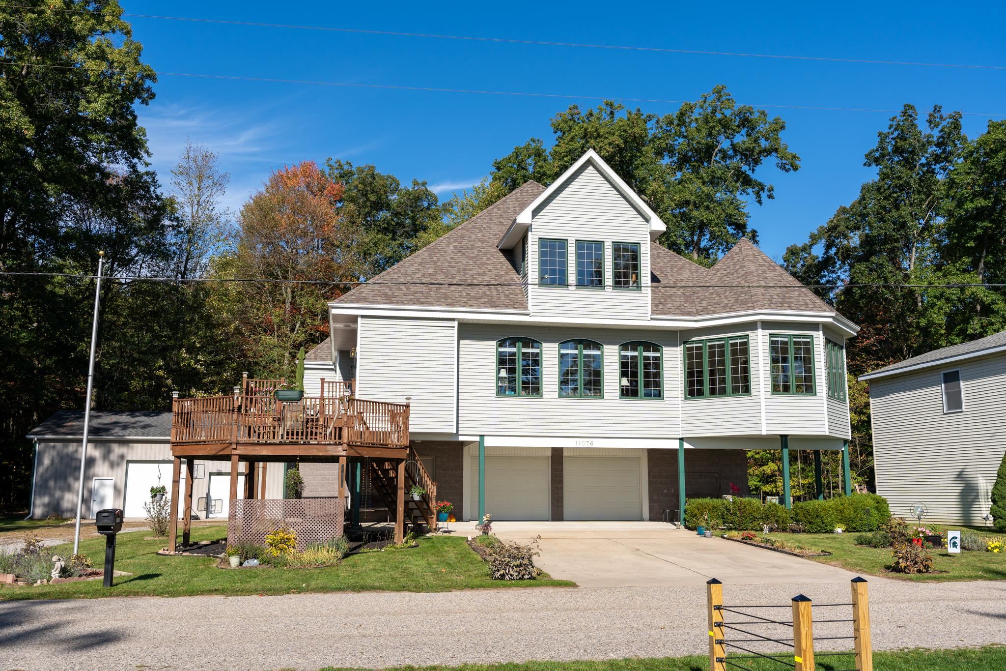 11076 N Shore Drive Property Photo 1