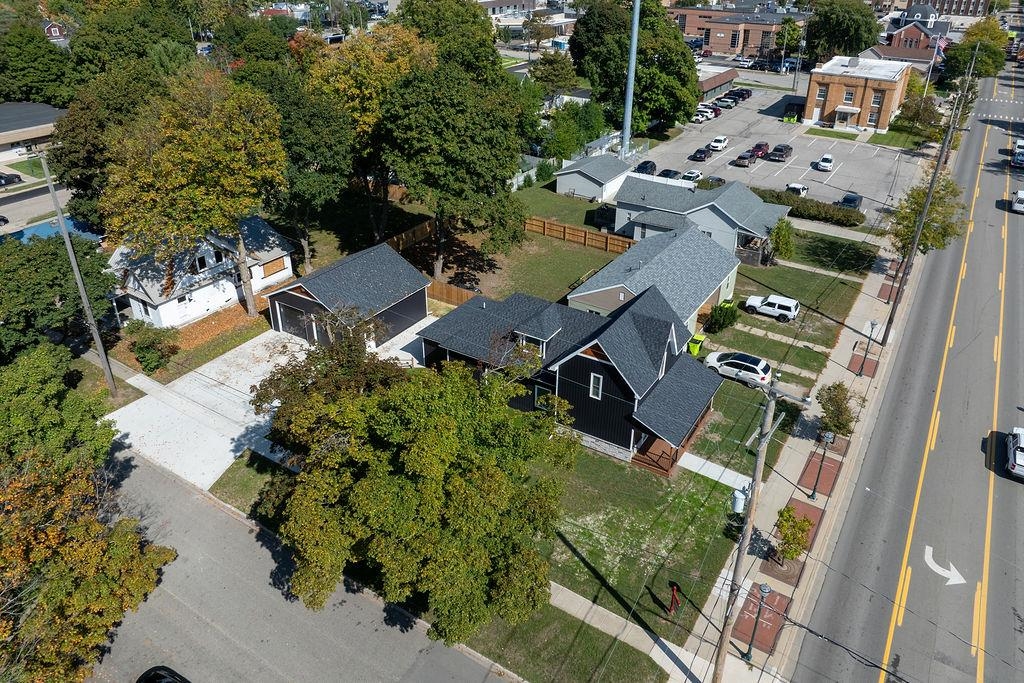 216 W Fifth Street Property Photo 77