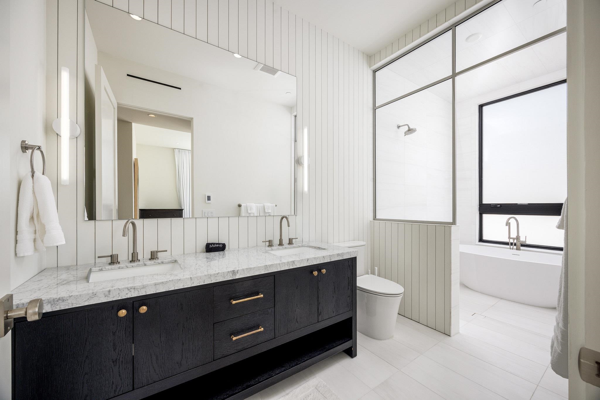 111 E State Property Photo 15