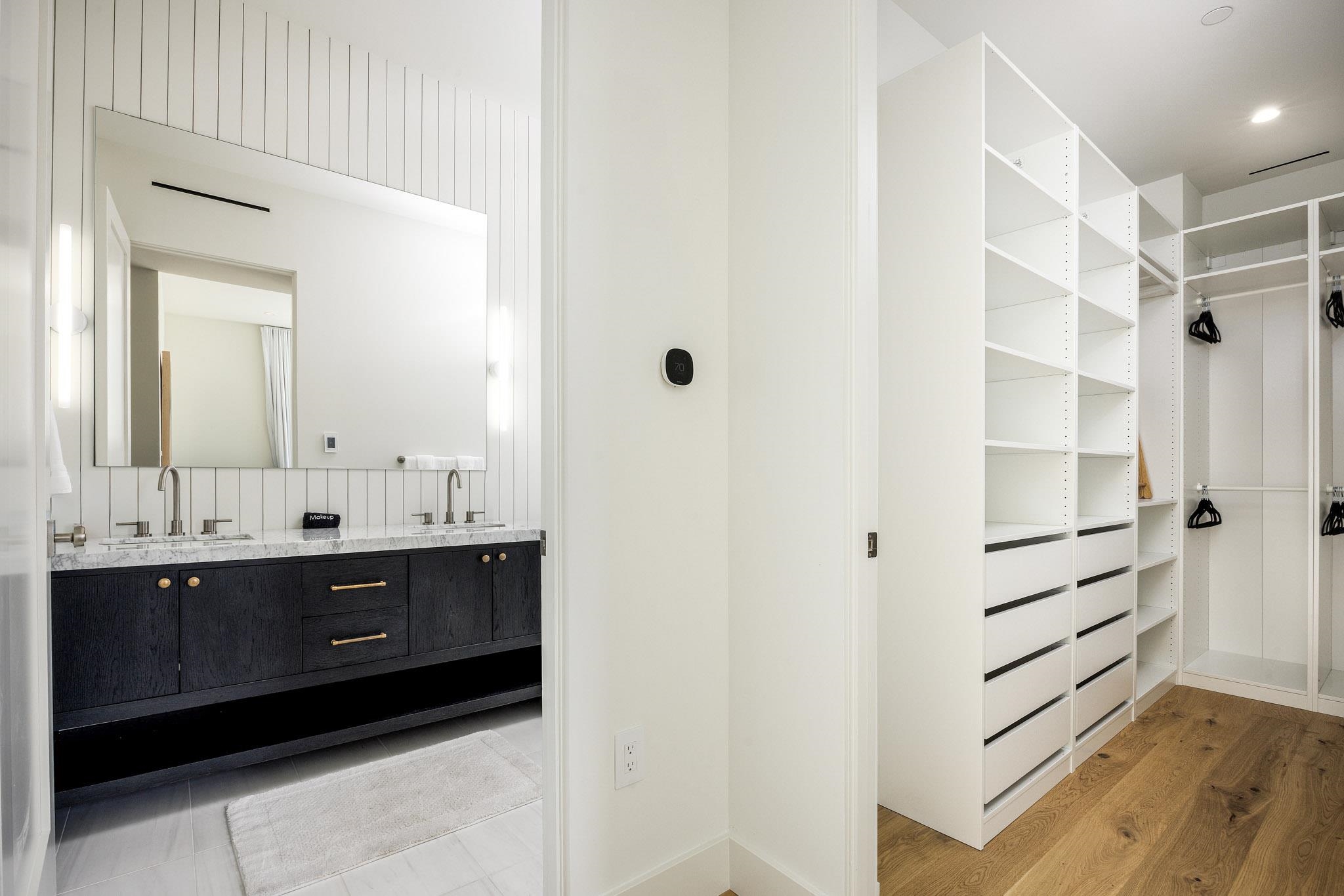 111 E State Property Photo 17