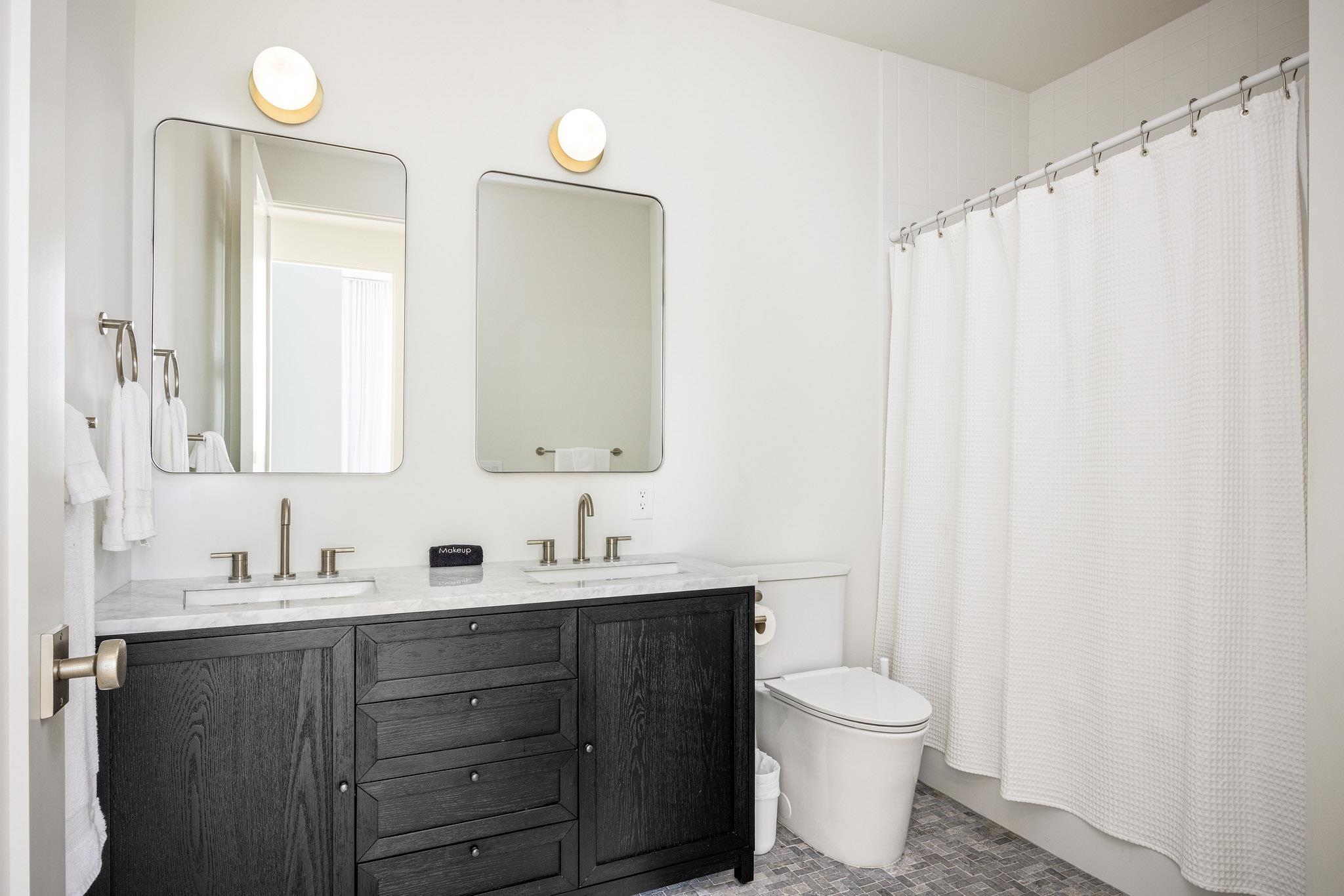 111 E State Property Photo 29