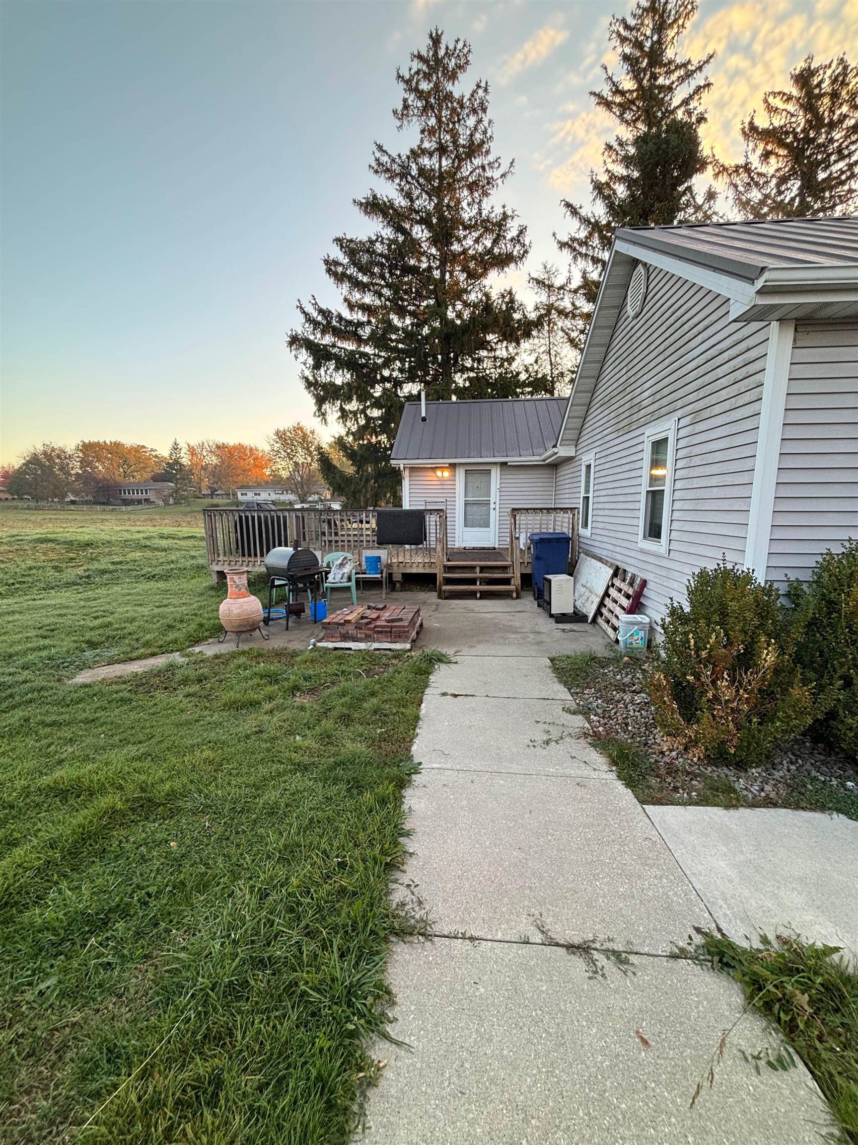 917 E River Property Photo 12