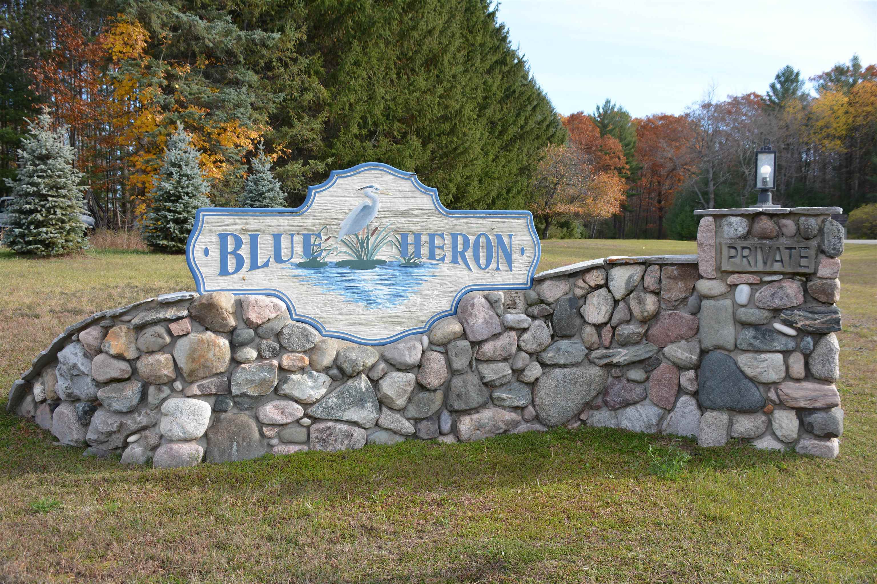864 Se Blue Heron Drive Property Photo 3