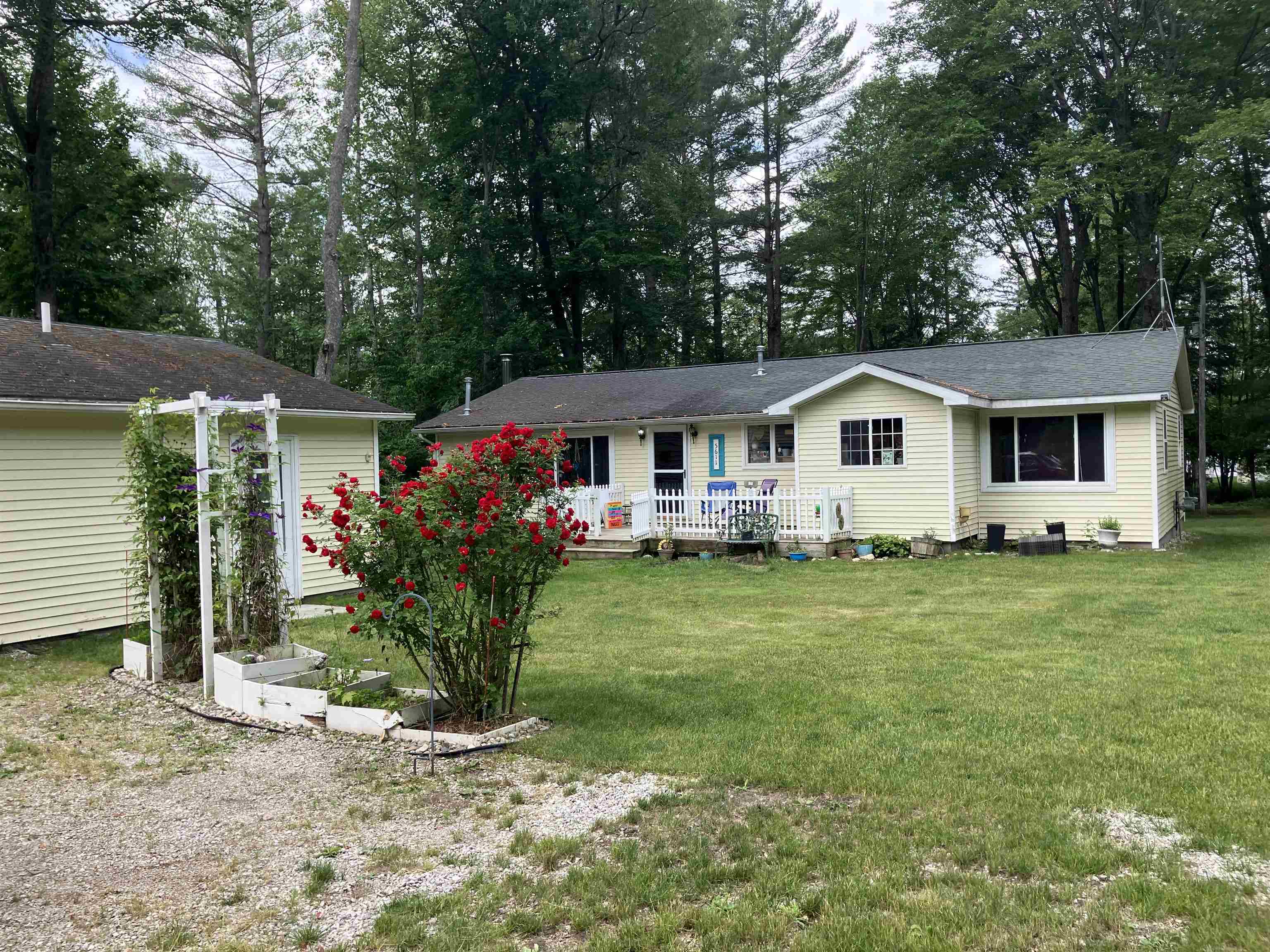 5611 Ne East Shore Drive Property Photo 1