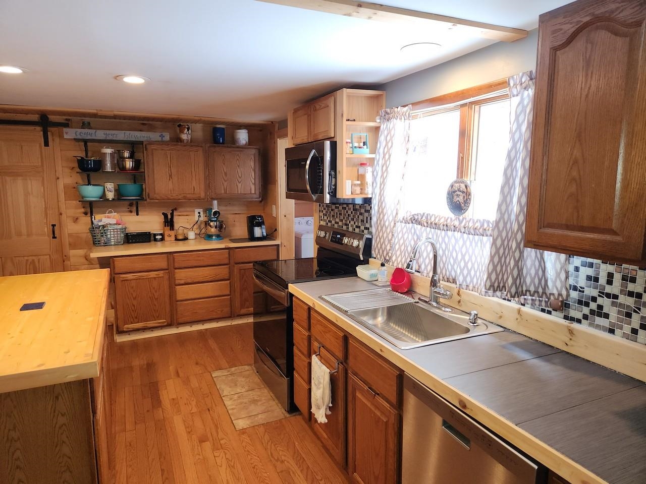 5611 Ne East Shore Drive Property Photo 3
