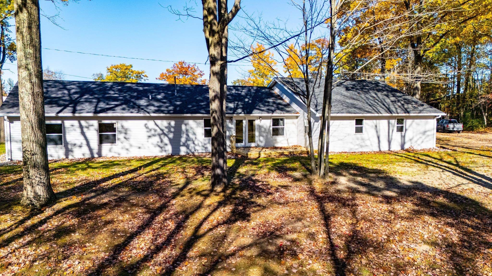 2385 W Houghton Lake Drive Property Photo 1