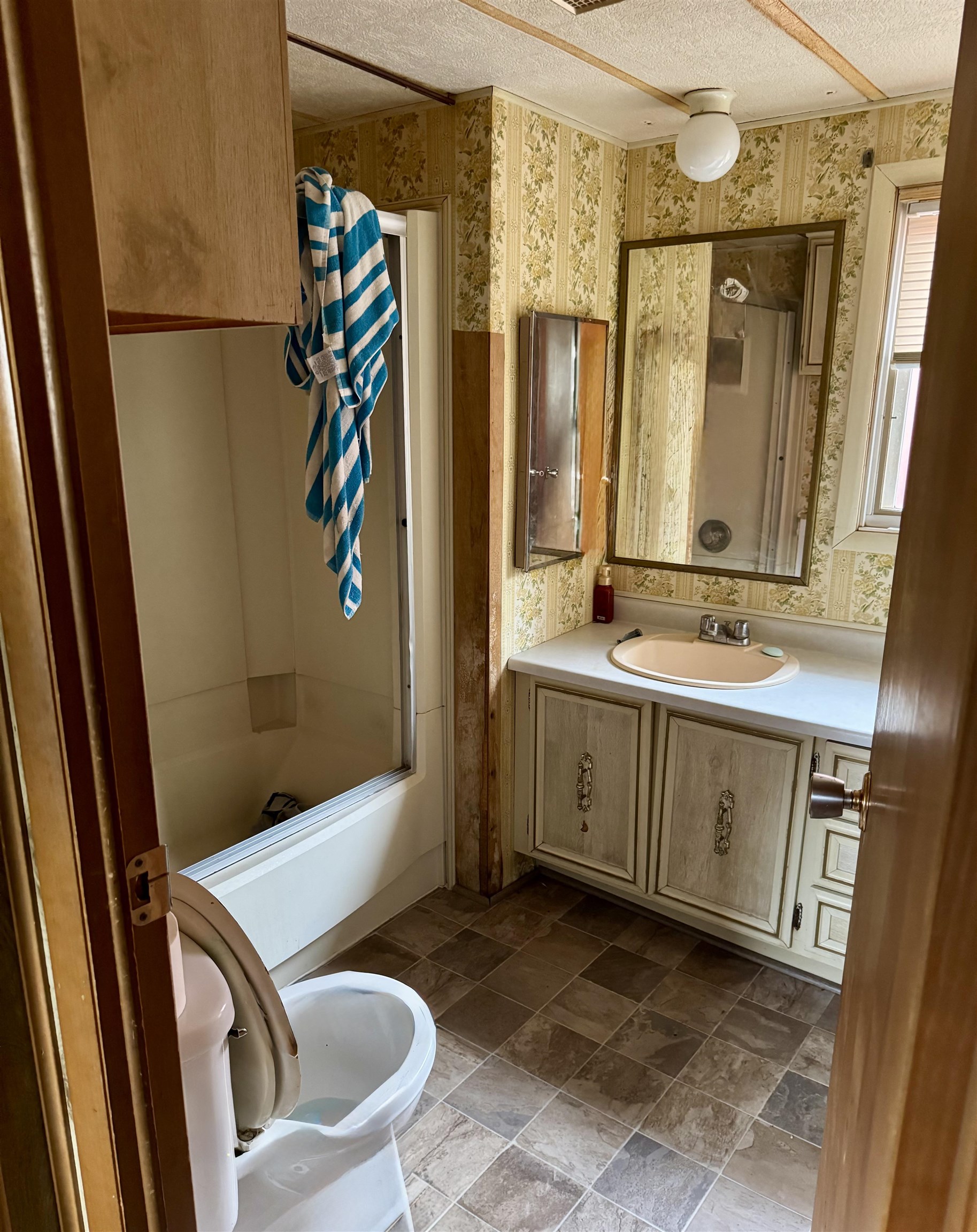 2430 Ruby Street Property Photo 9