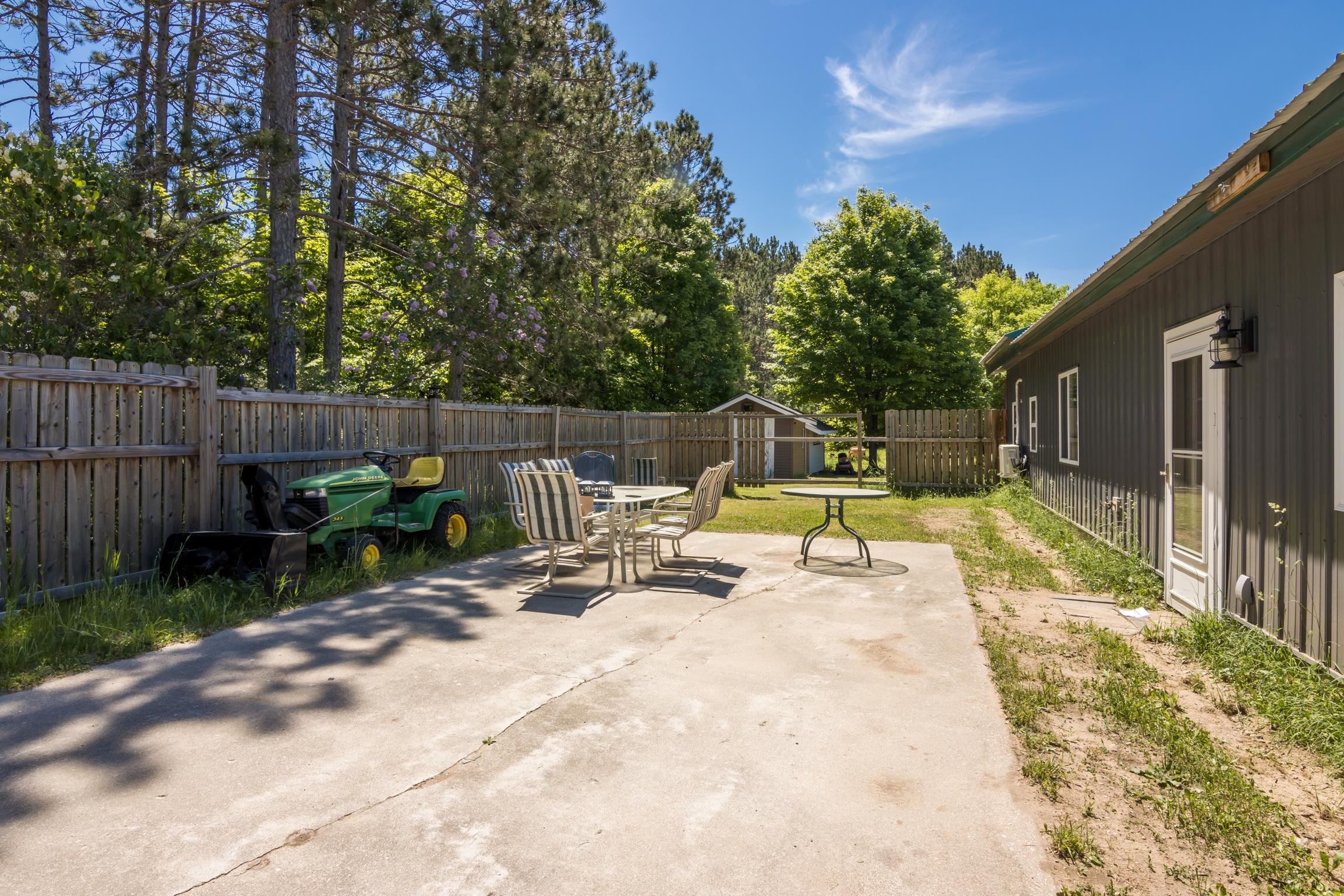 5935 Greenleaf Lane Property Photo 8