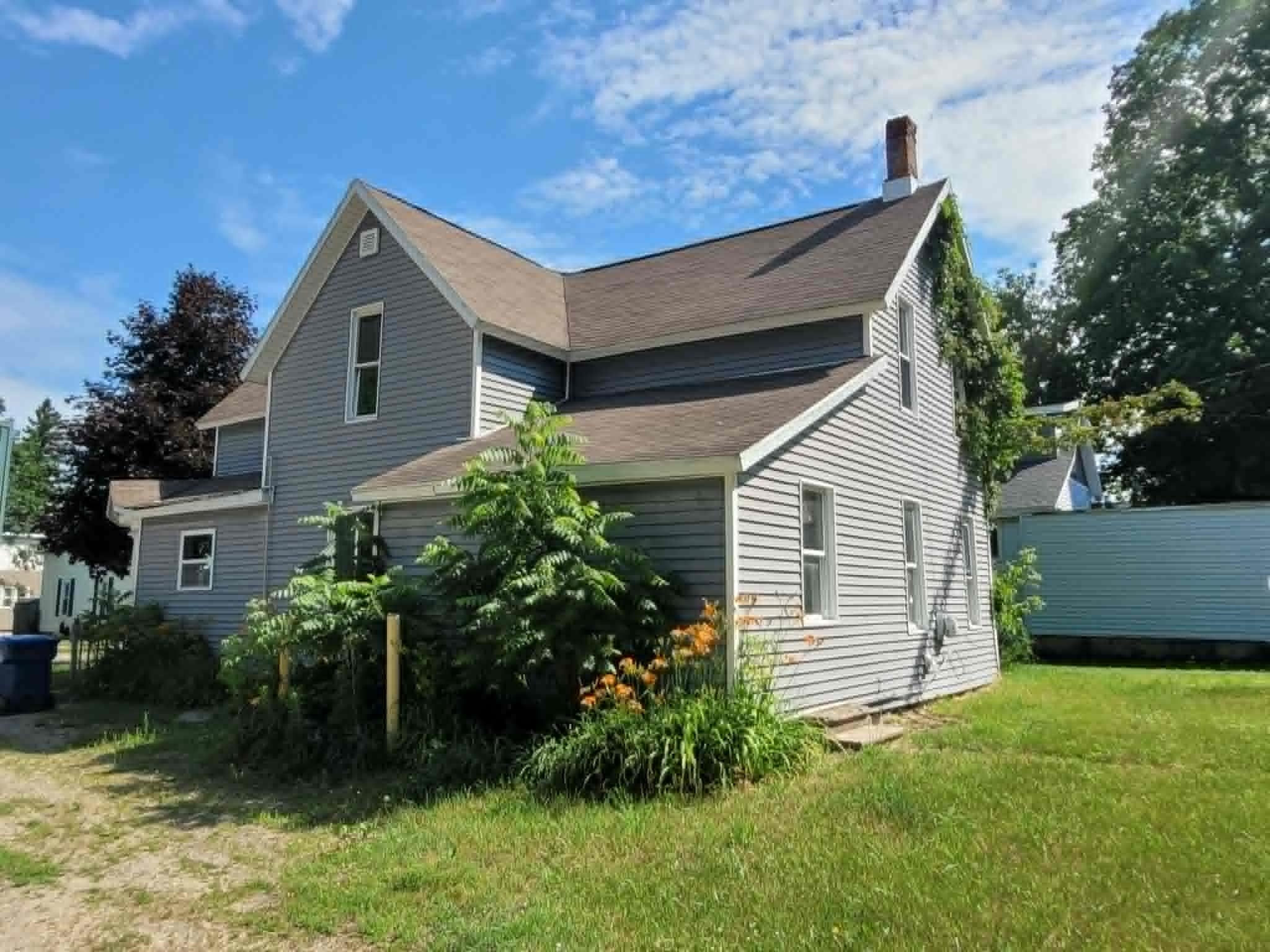 218 E River Street Property Photo 1