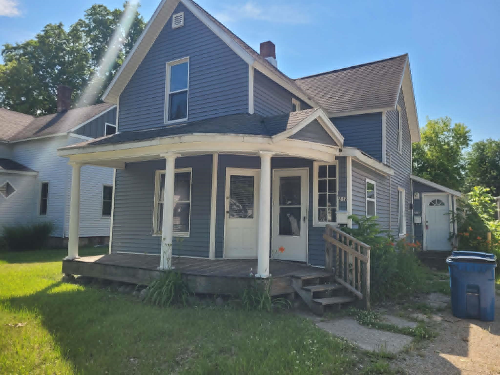 218 E River Street Property Photo 2