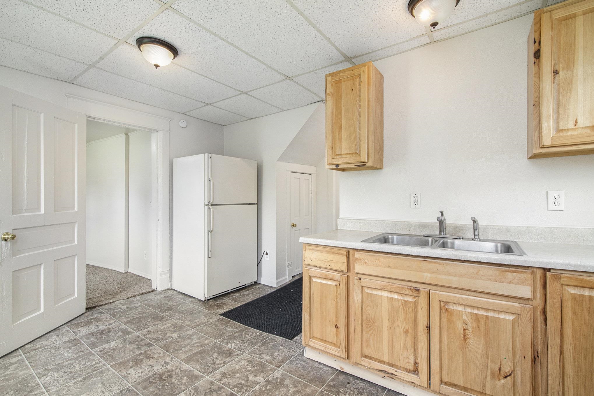 218 E River Street Property Photo 4