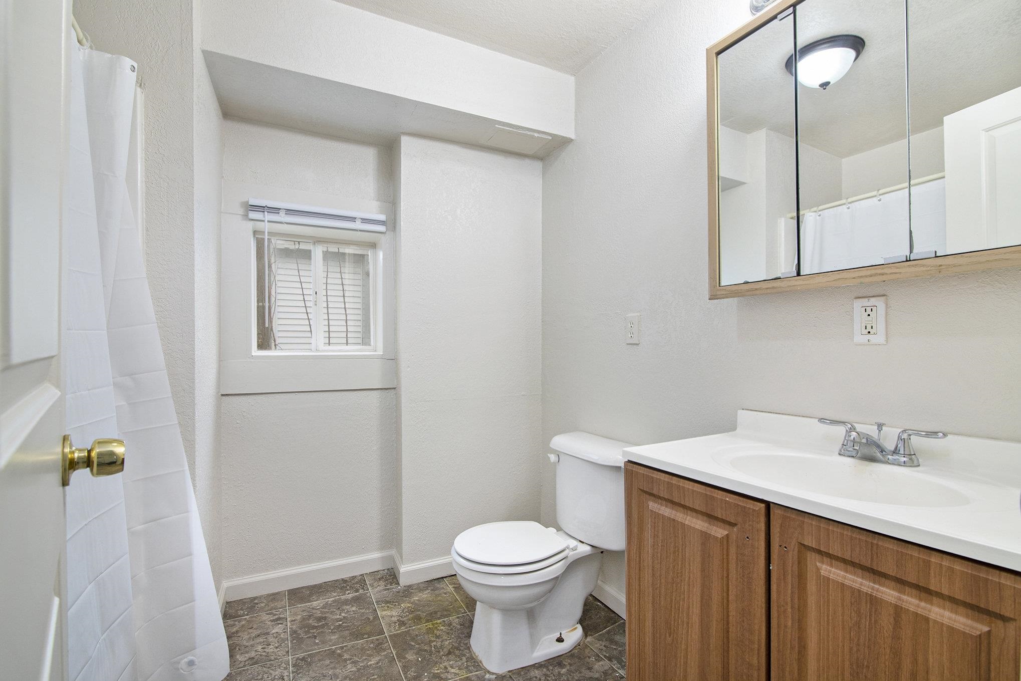 218 E River Street Property Photo 5