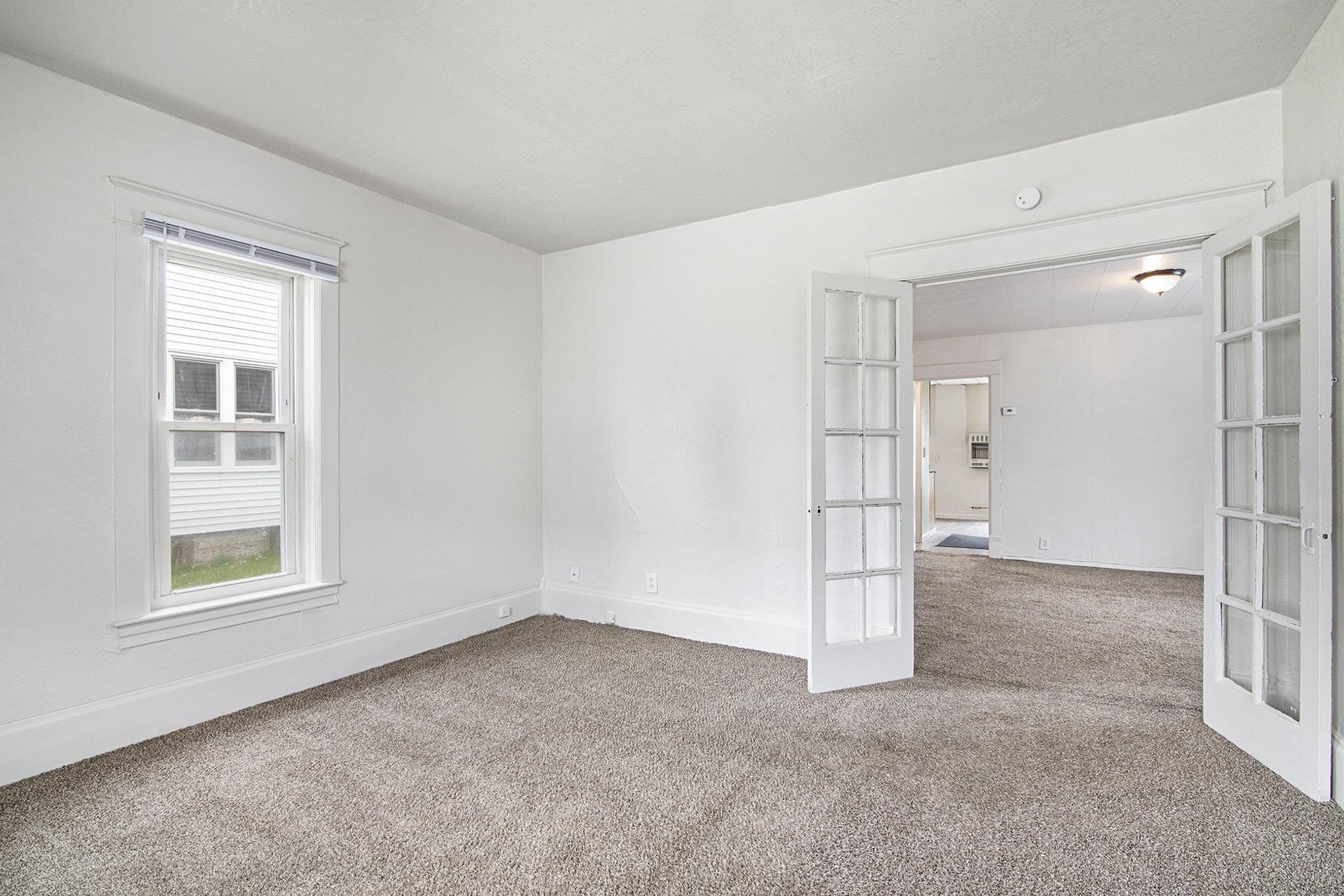 218 E River Street Property Photo 7
