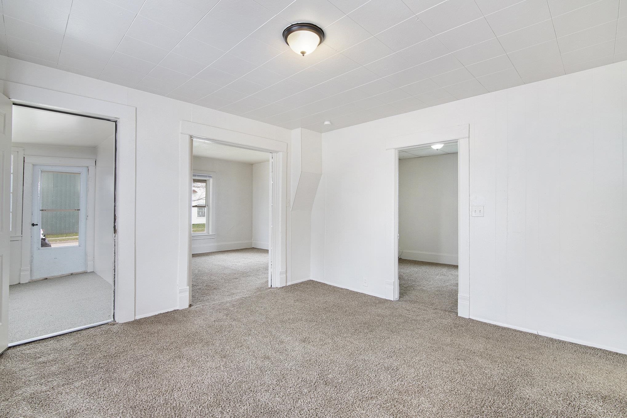 218 E River Street Property Photo 9
