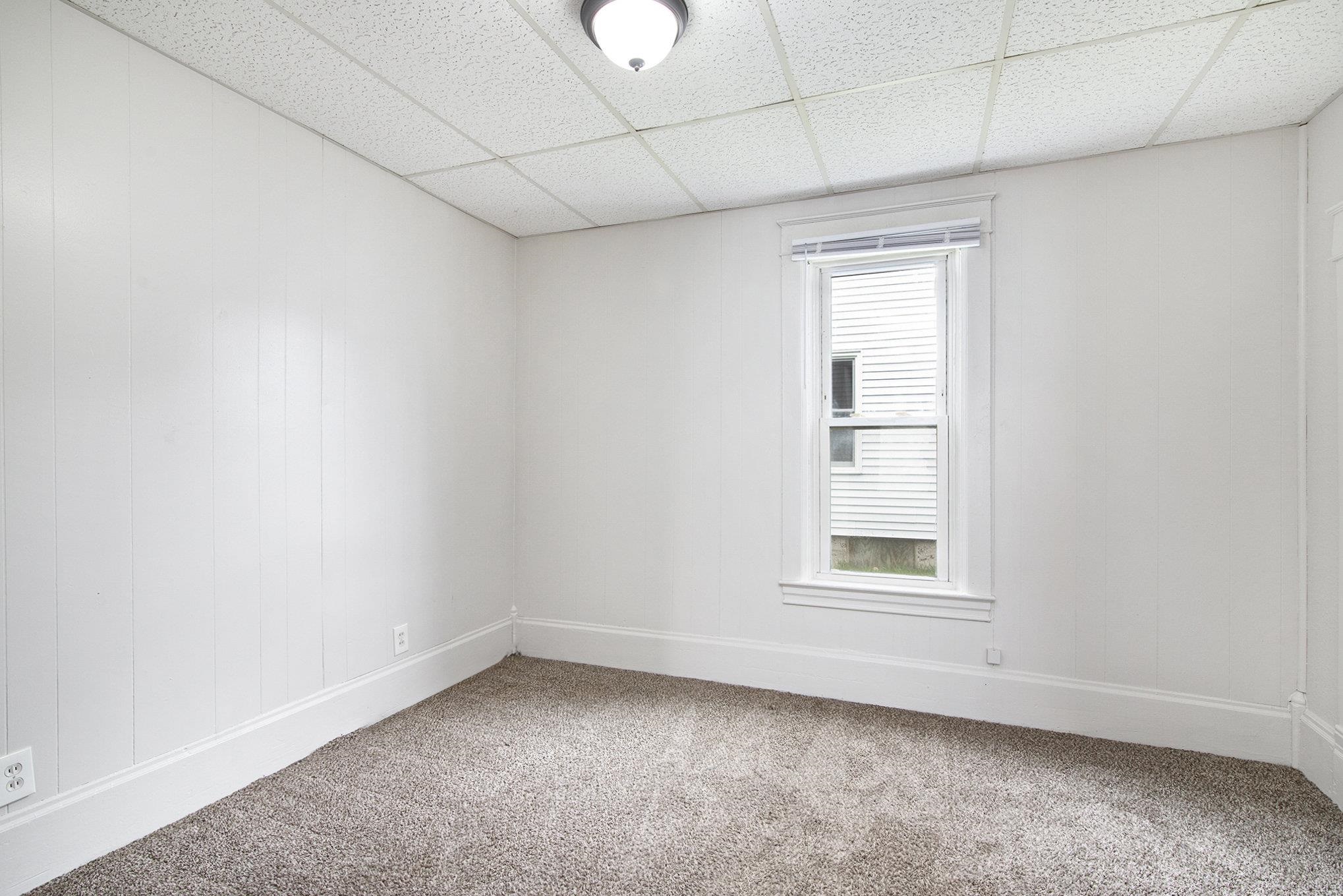 218 E River Street Property Photo 10