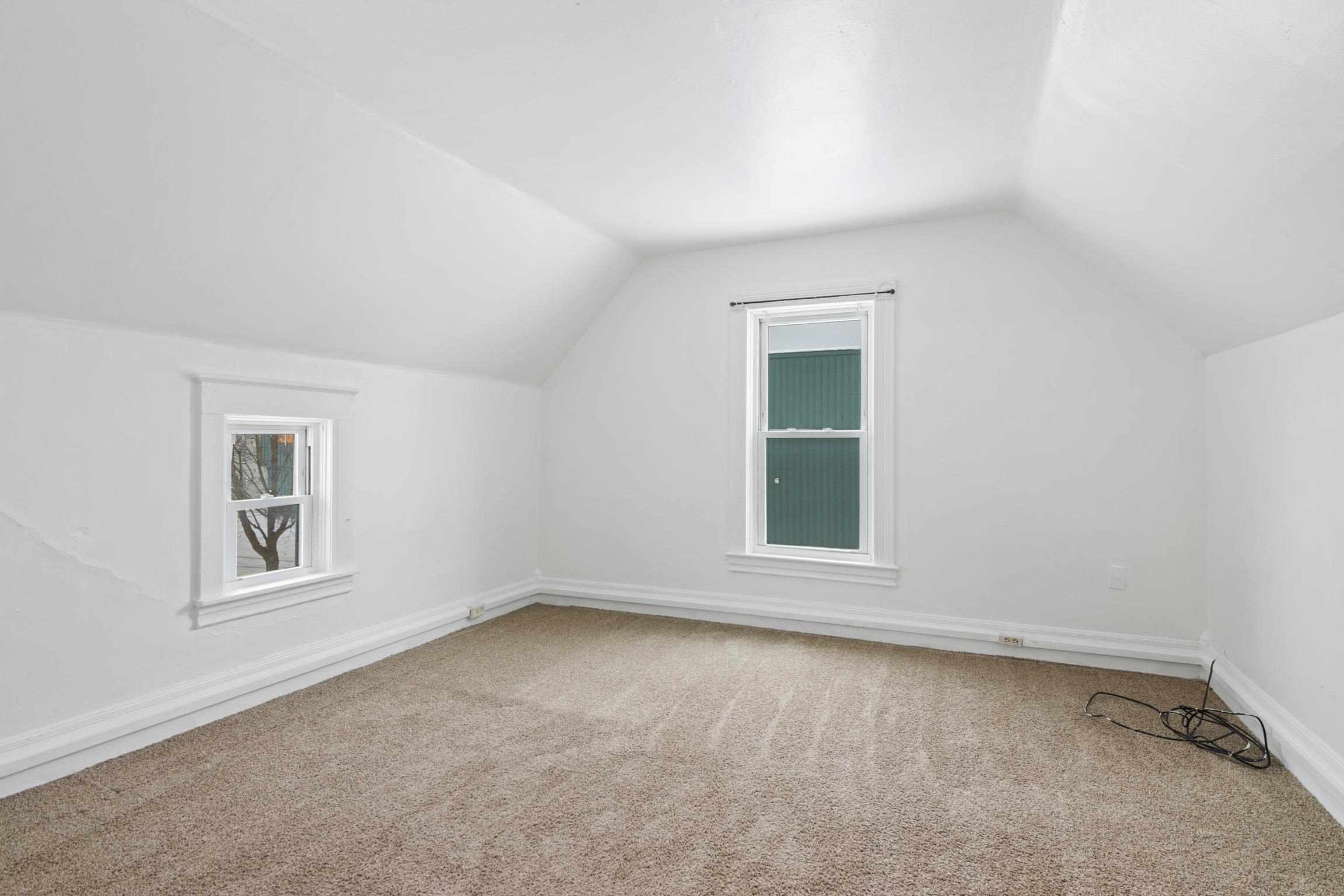 218 E River Street Property Photo 19
