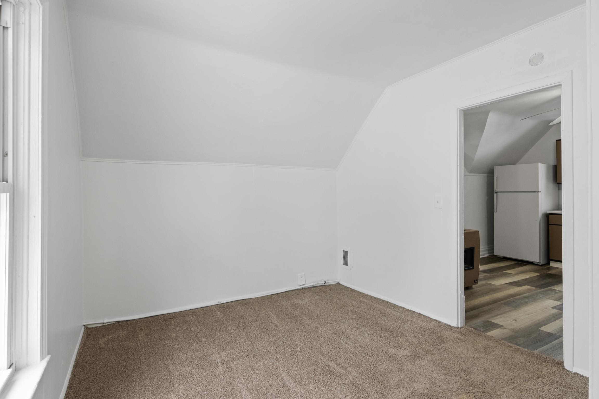 218 E River Street Property Photo 20