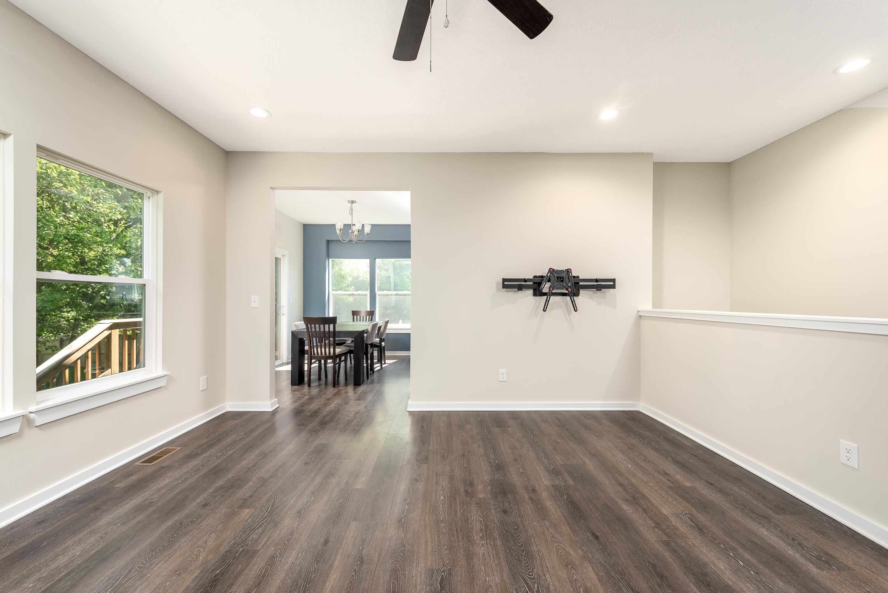 258 Ruby Court Property Photo 8