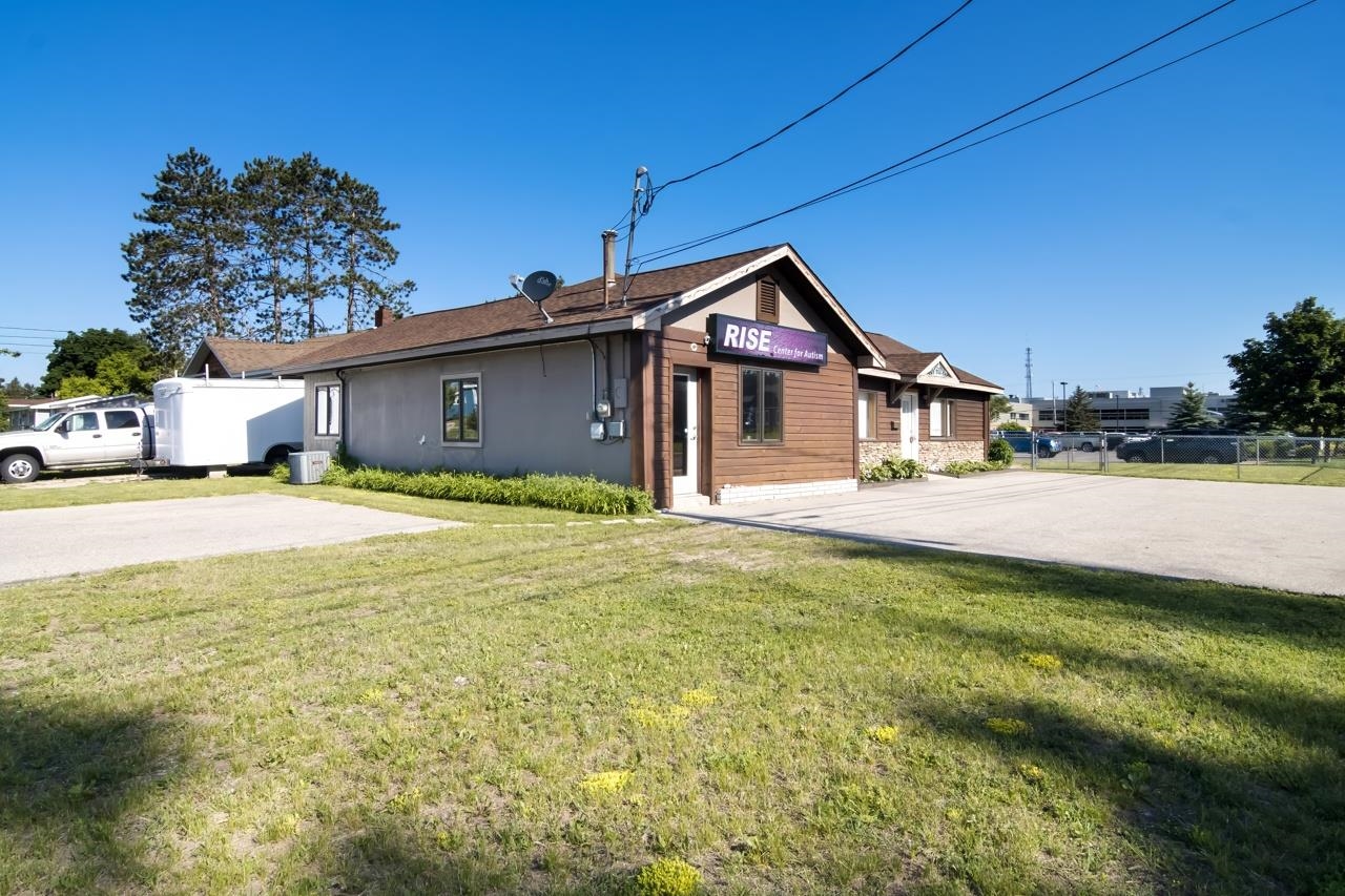 611 N Center Avenue Property Photo 2