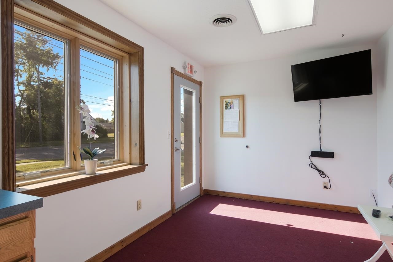 611 N Center Avenue Property Photo 11