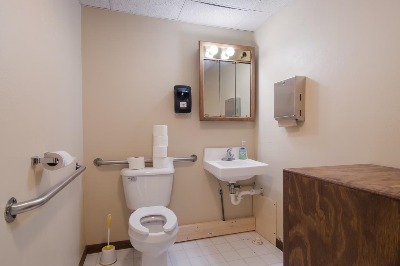 611 N Center Avenue Property Photo 15