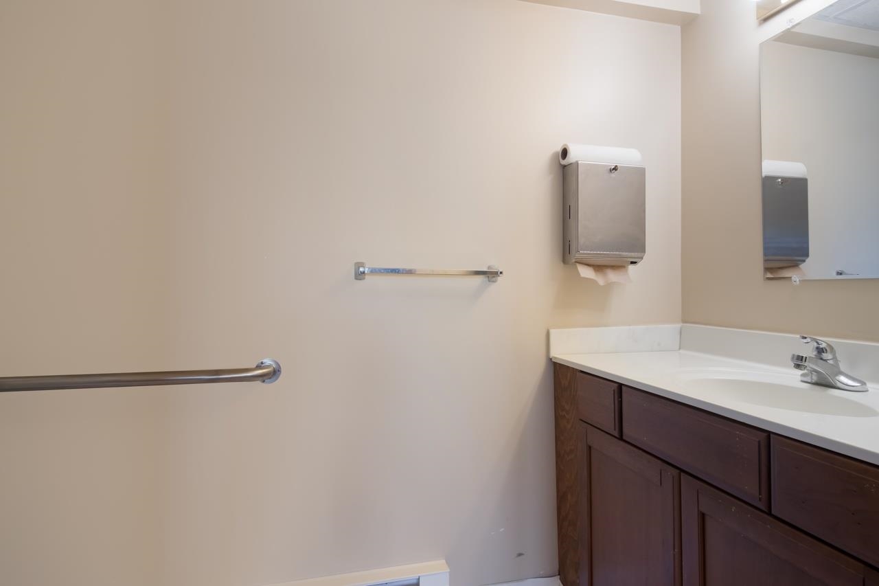 611 N Center Avenue Property Photo 18