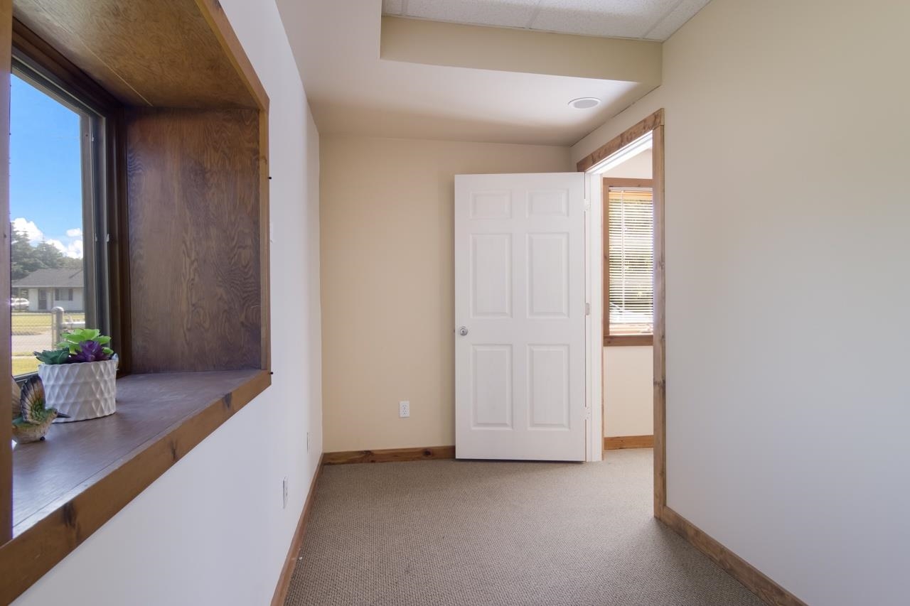 611 N Center Avenue Property Photo 19