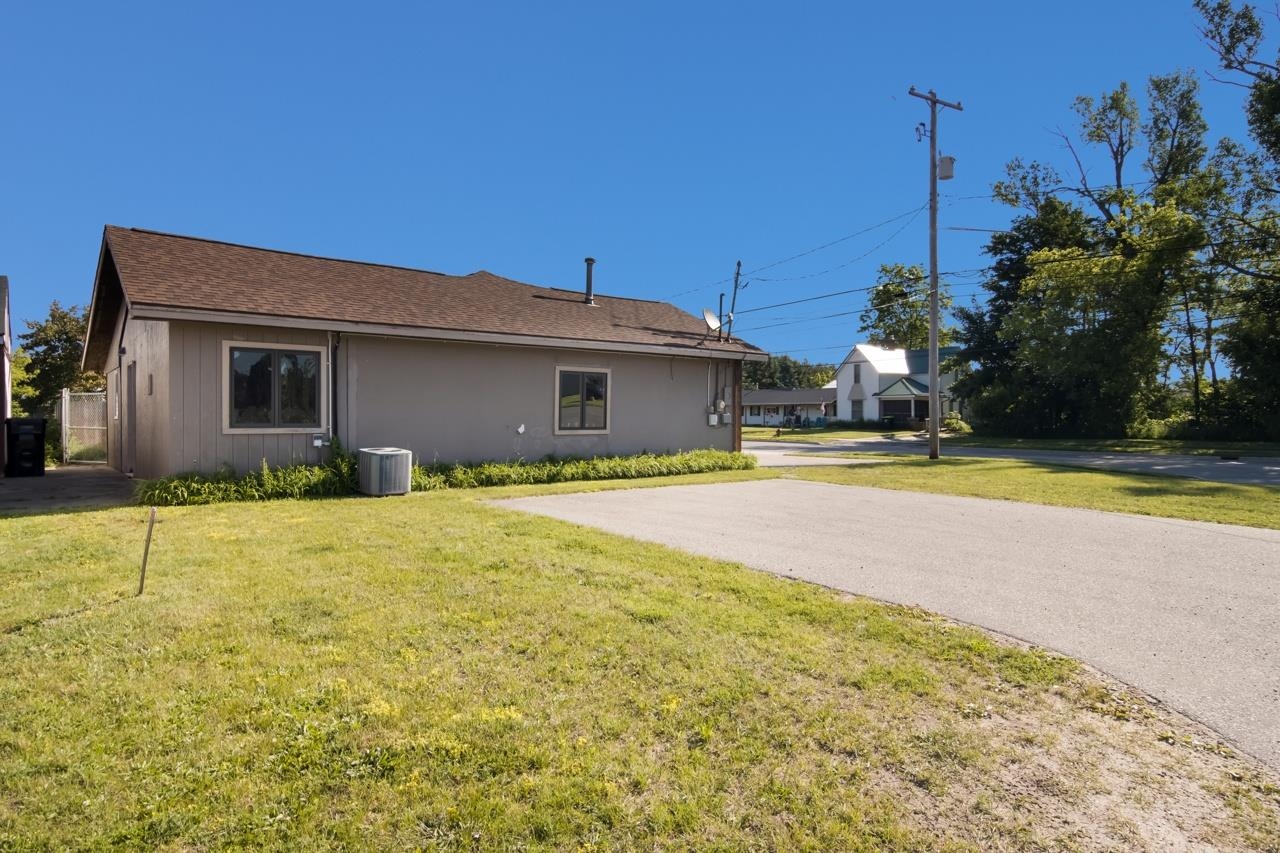 611 N Center Avenue Property Photo 22