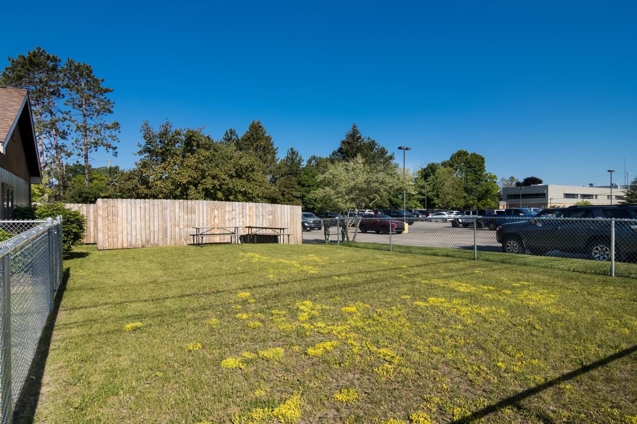 611 N Center Avenue Property Photo 25