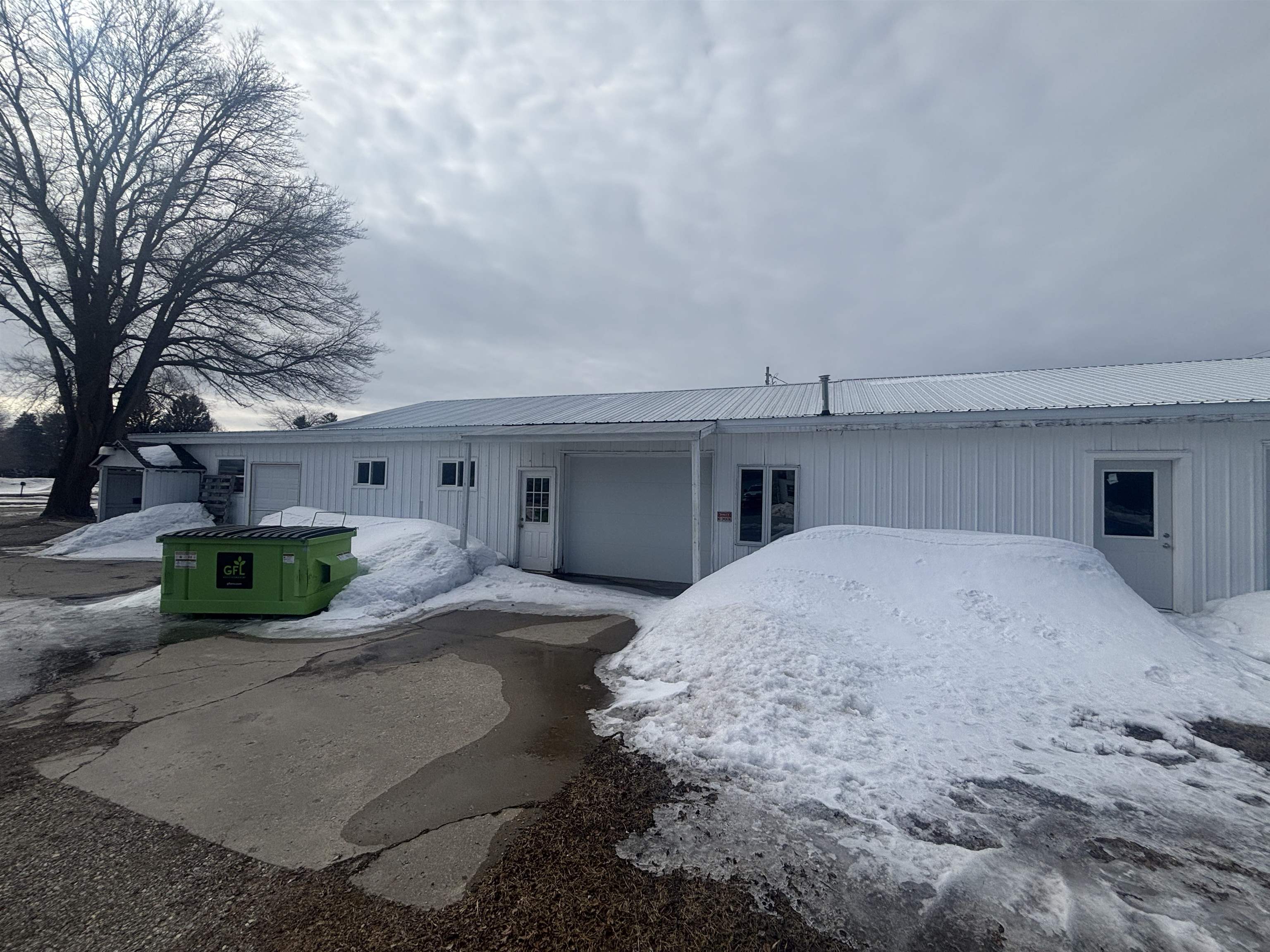 121 Ames Street Property Photo 2