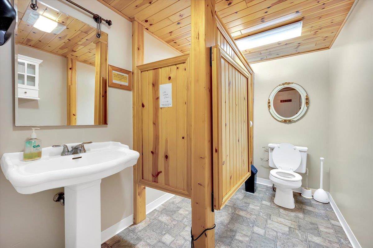 814 Kenyon Road Property Photo 37