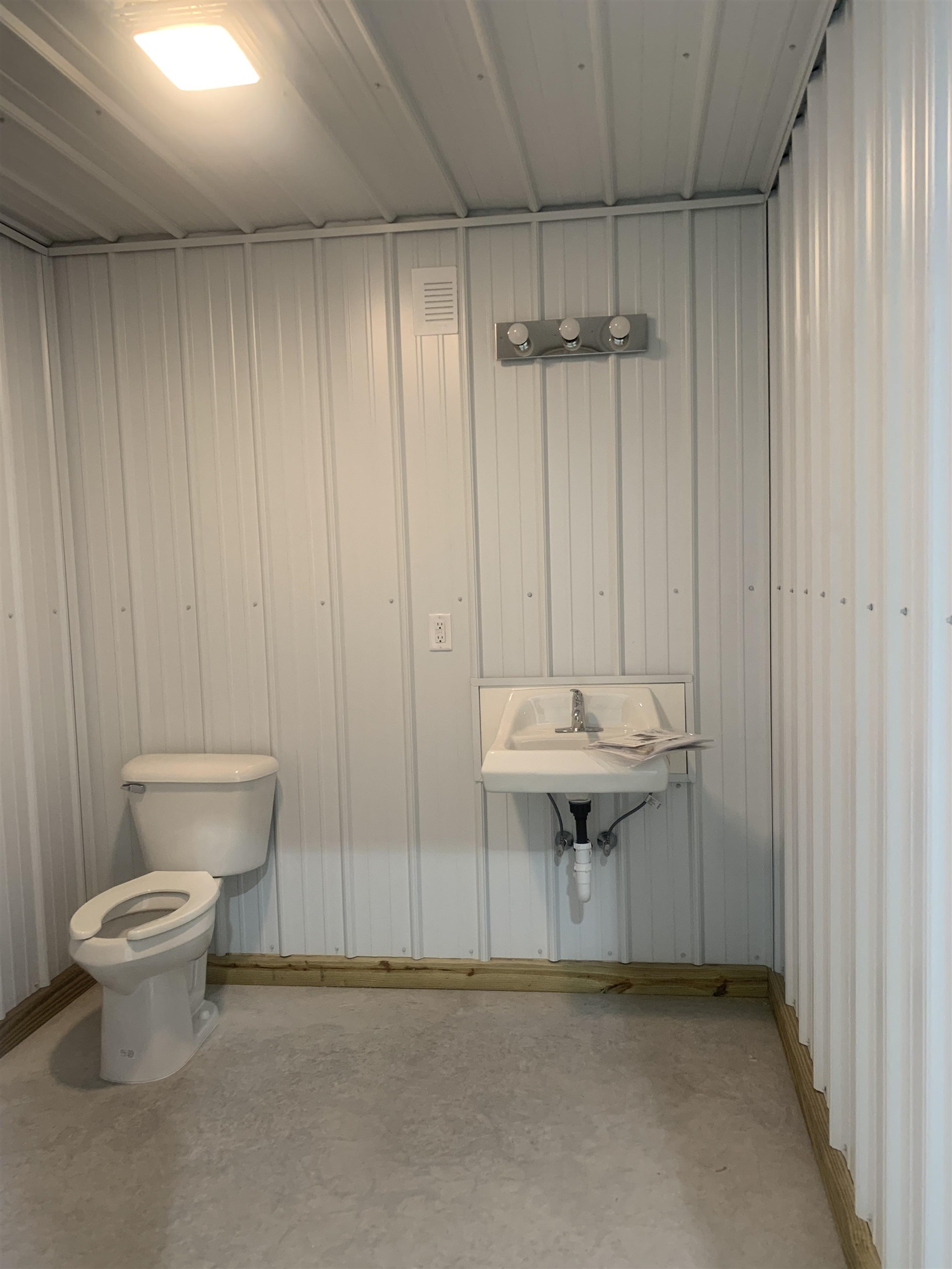 5801 Storage Loop Drive Property Photo 4