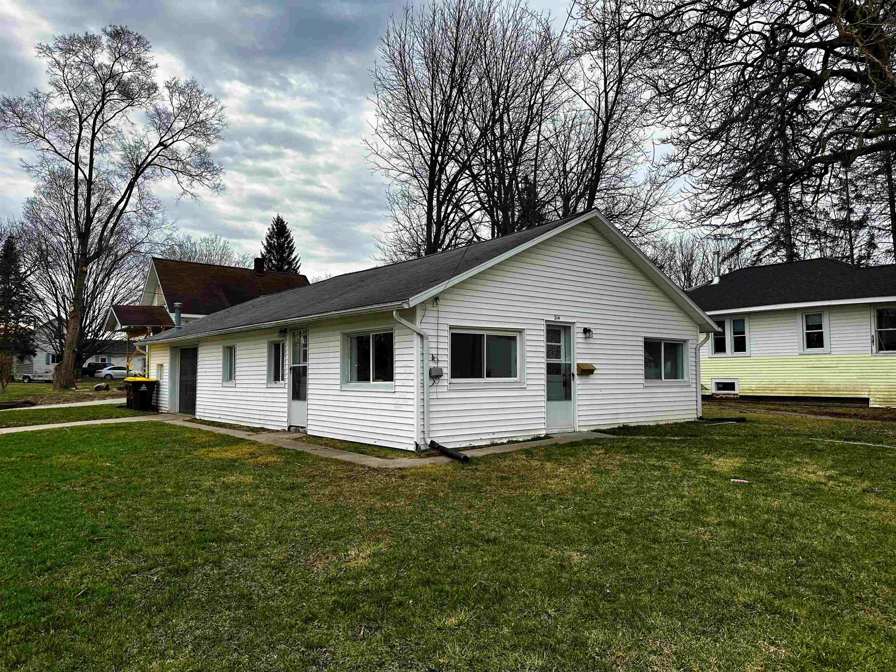 214 N Grover Avenue Property Photo 1