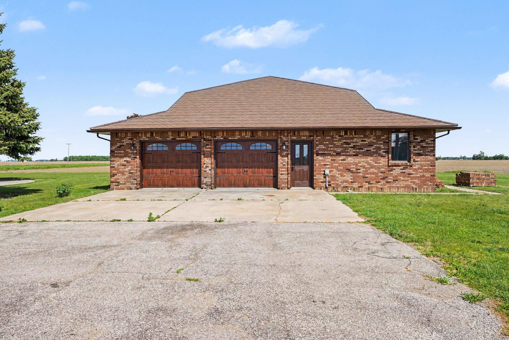6386 E Washington Property Photo 3